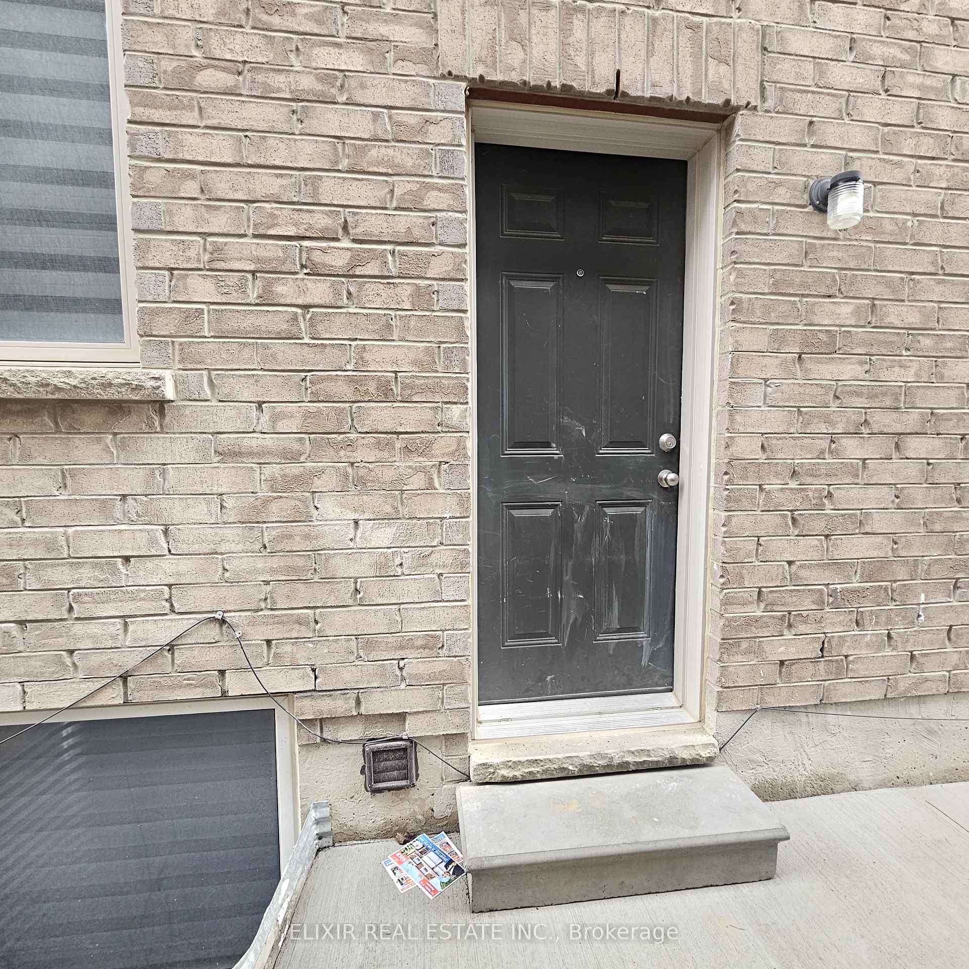 Photo 3 of 15 Cobriza Crescent, Brampton, Northwest Brampton — HOMEH