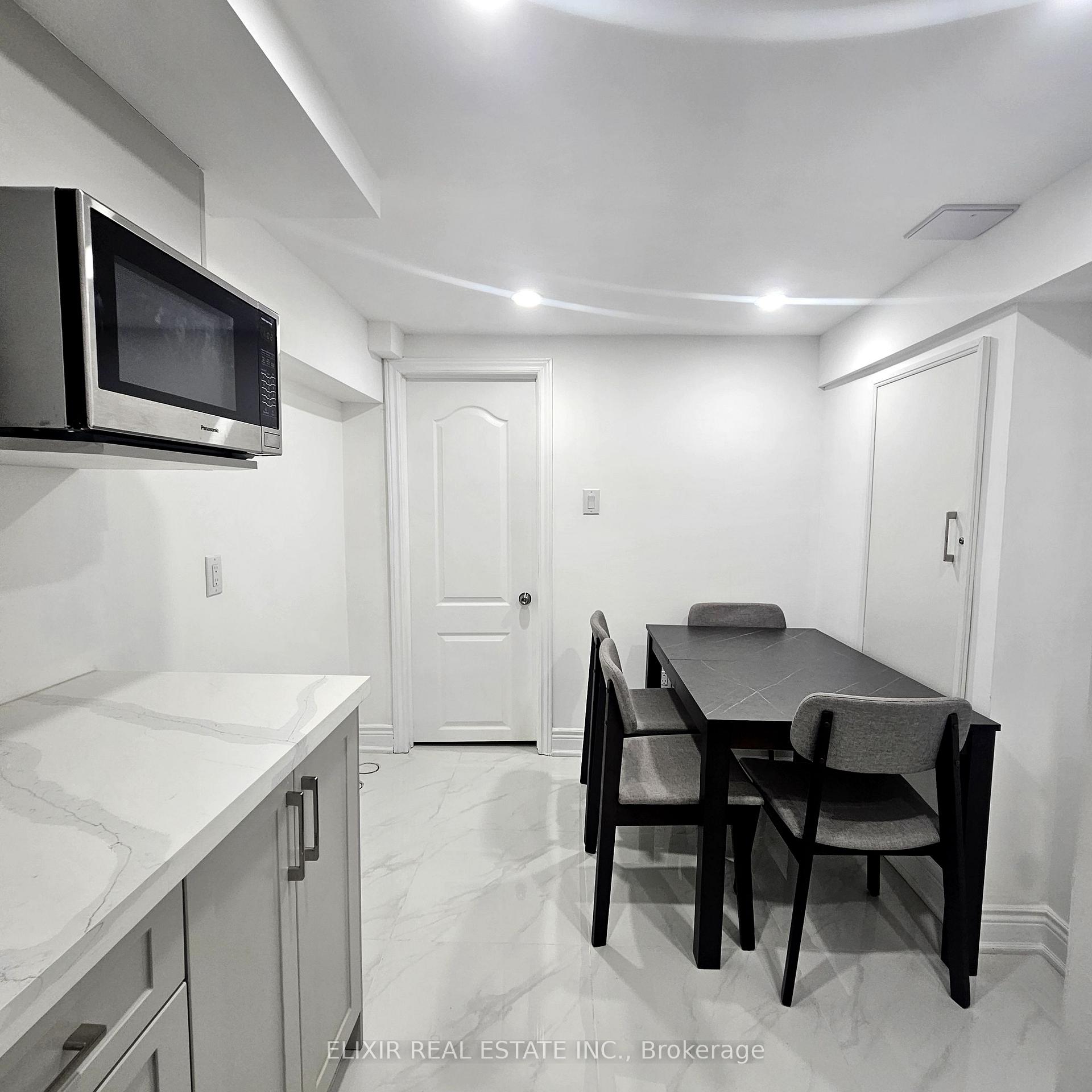 Photo 5 of 15 Cobriza Crescent, Brampton, Northwest Brampton — HOMEH