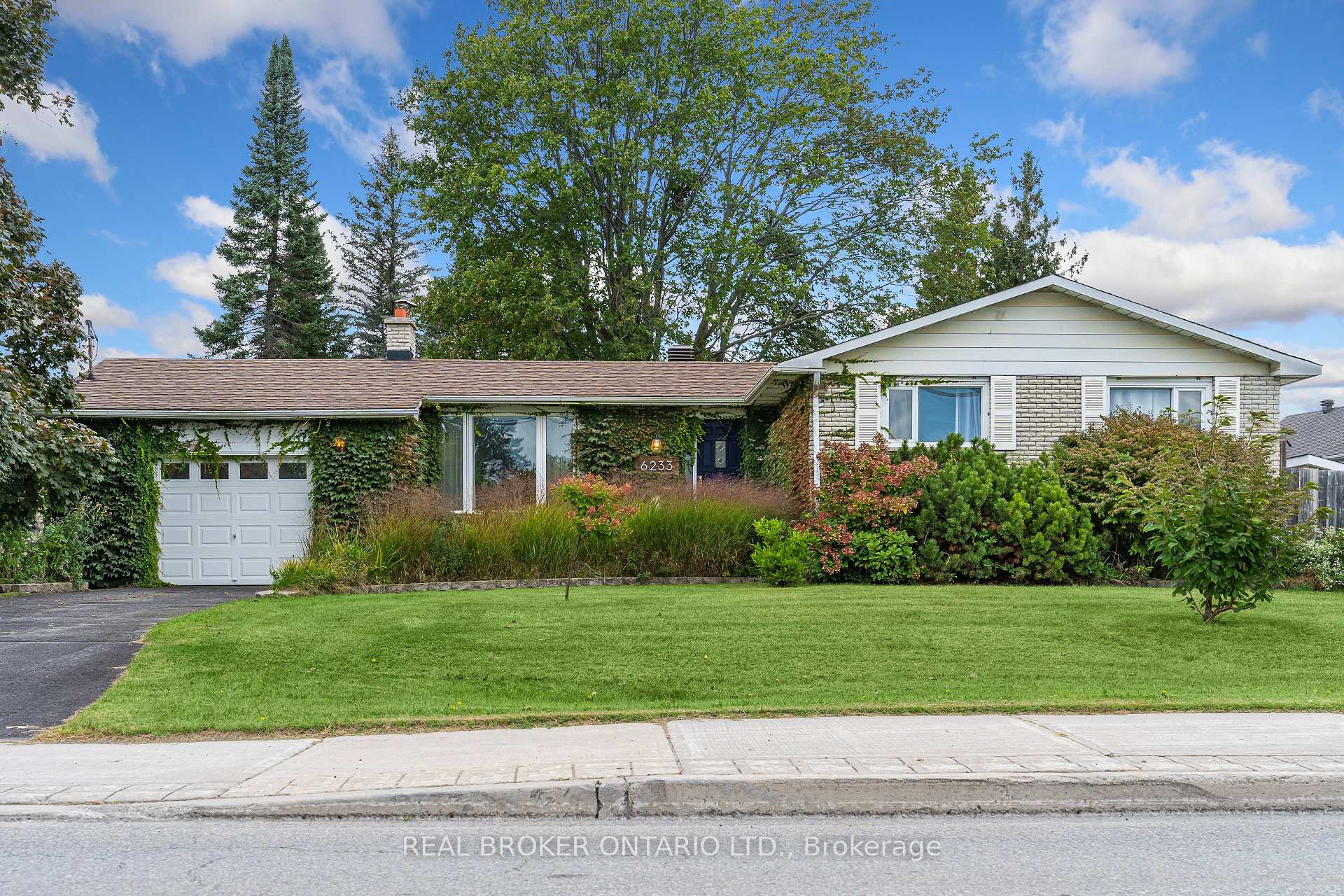 Front of 6233 Perth Street