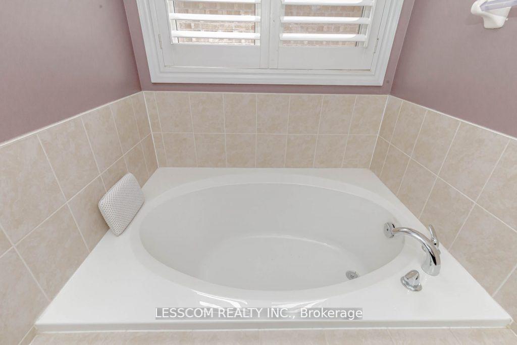 Photo 19 of 97 Royal West Drive, Brampton, Credit Valley — HOMEH