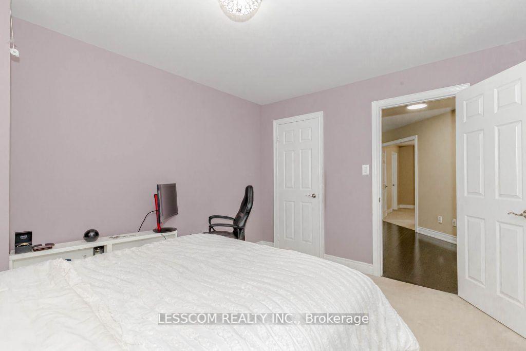 Photo 20 of 97 Royal West Drive, Brampton, Credit Valley — HOMEH