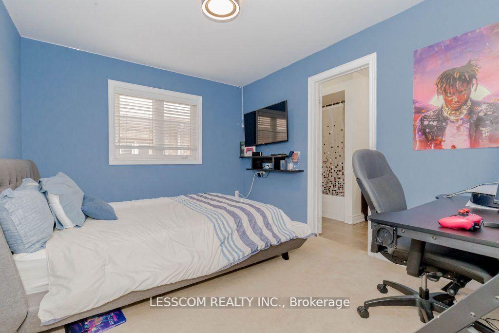 Photo 23 of 97 Royal West Drive, Brampton, Credit Valley — HOMEH