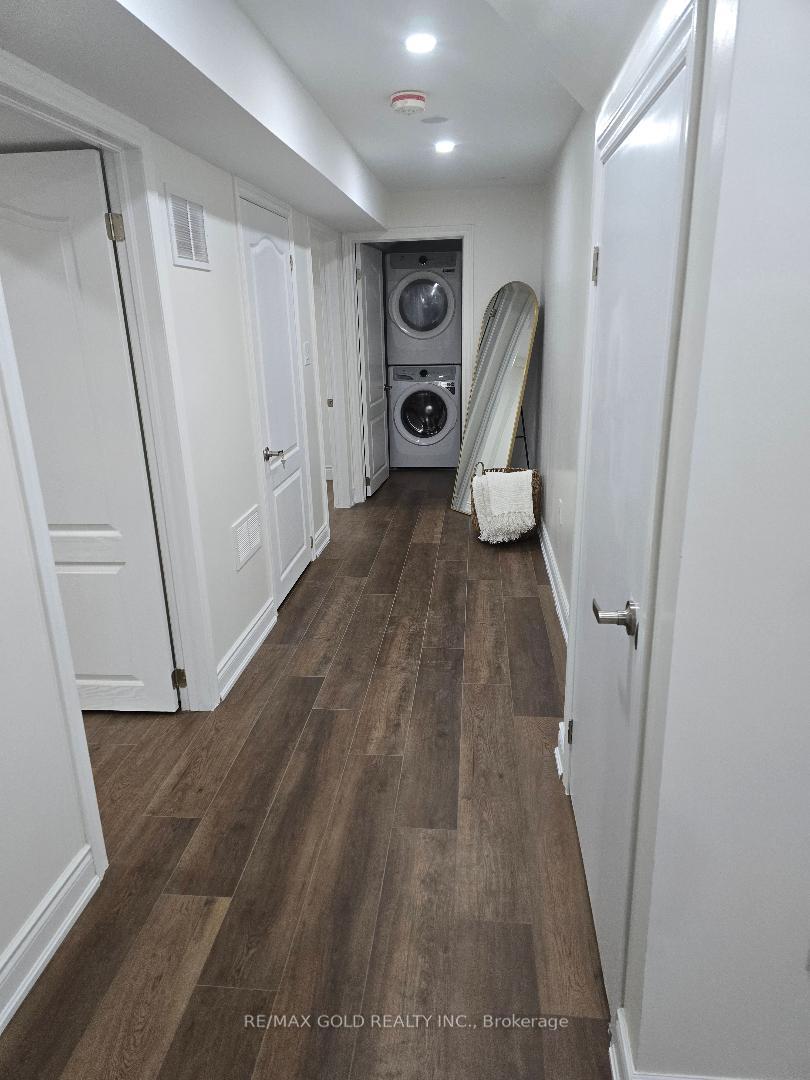 Photo 4 of 60 Adirondack Crescent, Brampton, Sandringham-Wellington — HOMEH
