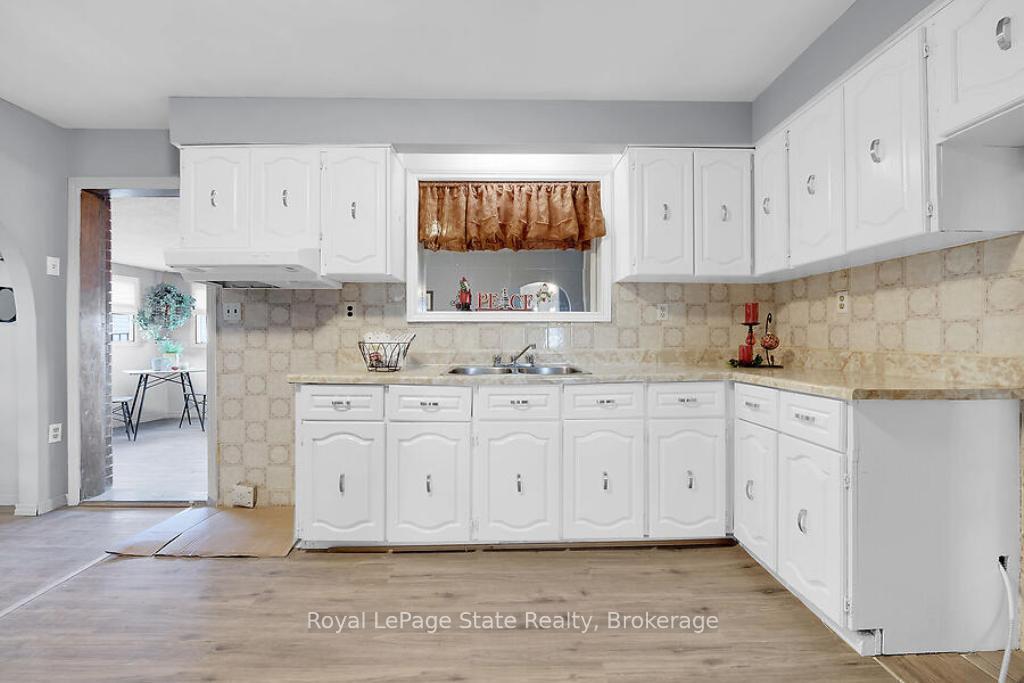 Photo 7 of 749 Mud Street E, Hamilton, Rural Stoney Creek — HOMEH