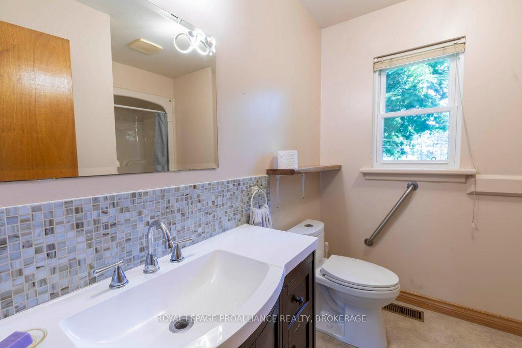 Photo 24 of 1288 5th Line, Frontenac Islands, The Islands — HOMEH