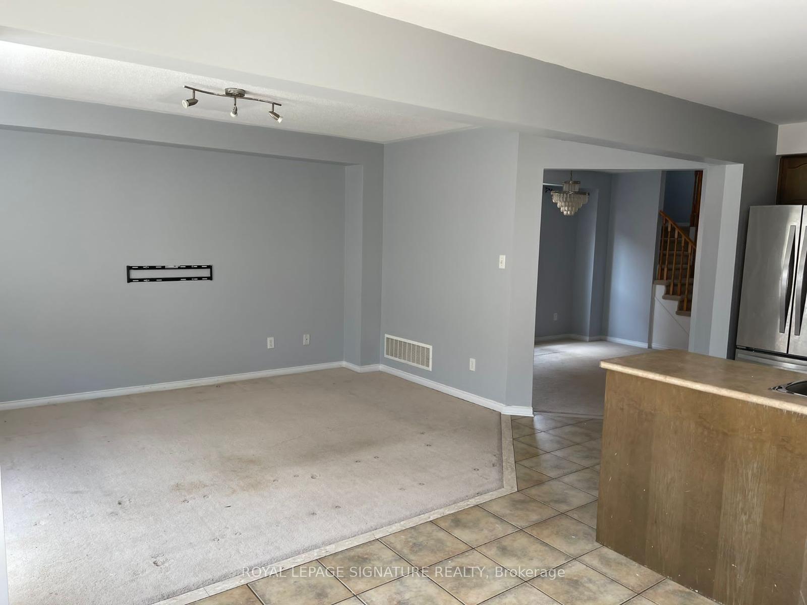 Photo 5 of 155 Sugarhill Drive, Brampton, Fletcher's Meadow — HOMEH