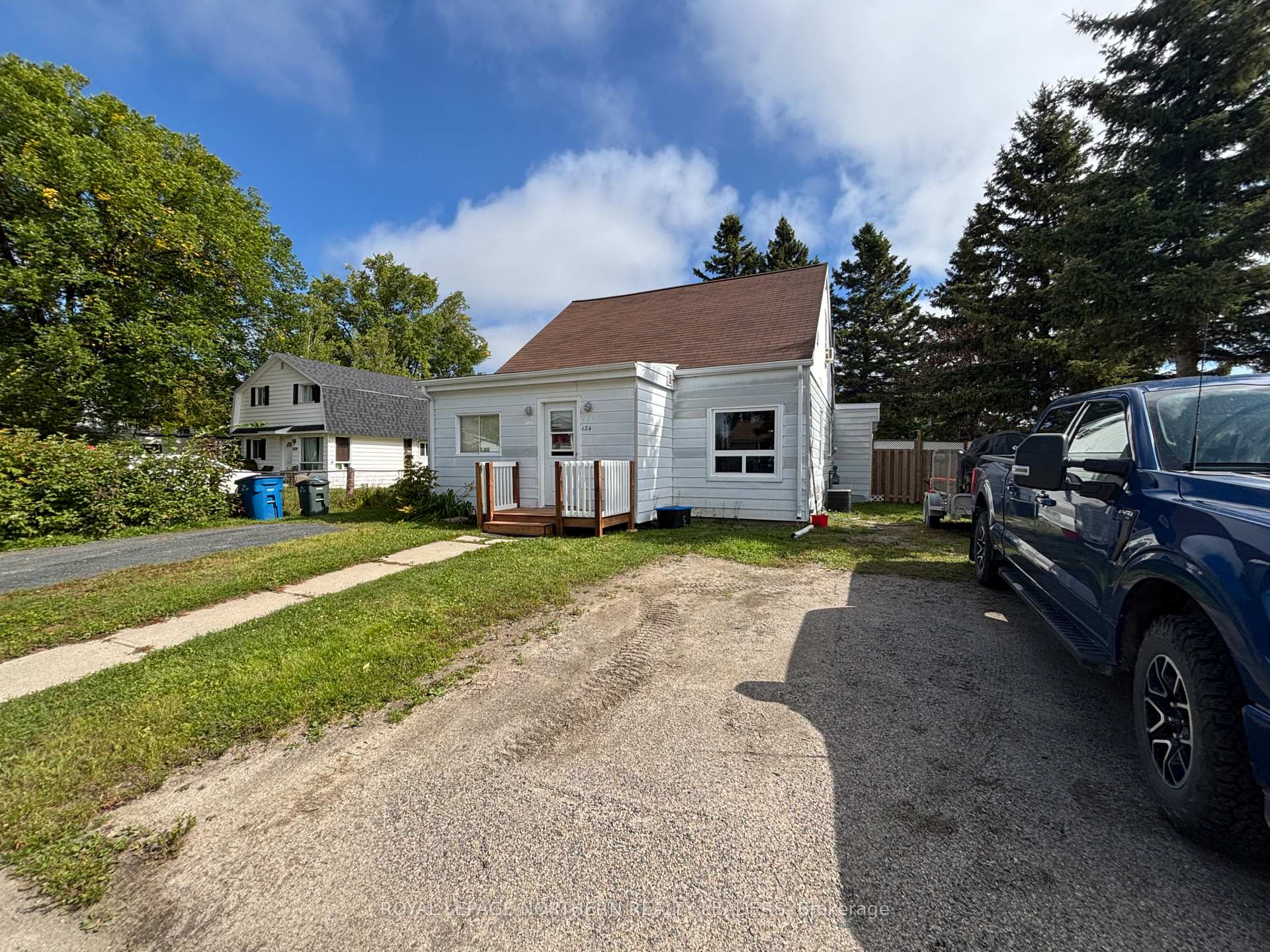 Photo 1 of 124 Fourteenth Avenue, Cochrane — HOMEH