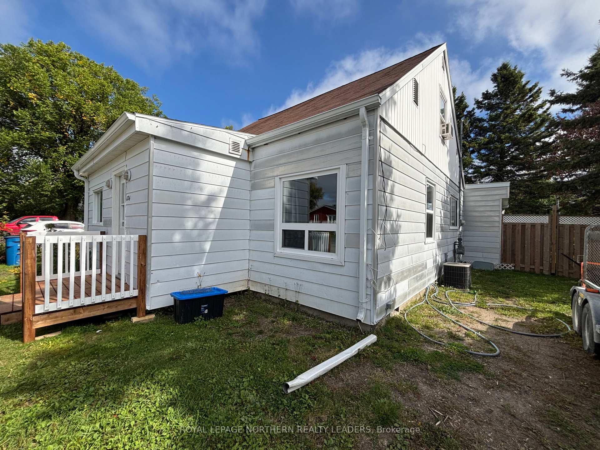 Photo 2 of 124 Fourteenth Avenue, Cochrane — HOMEH