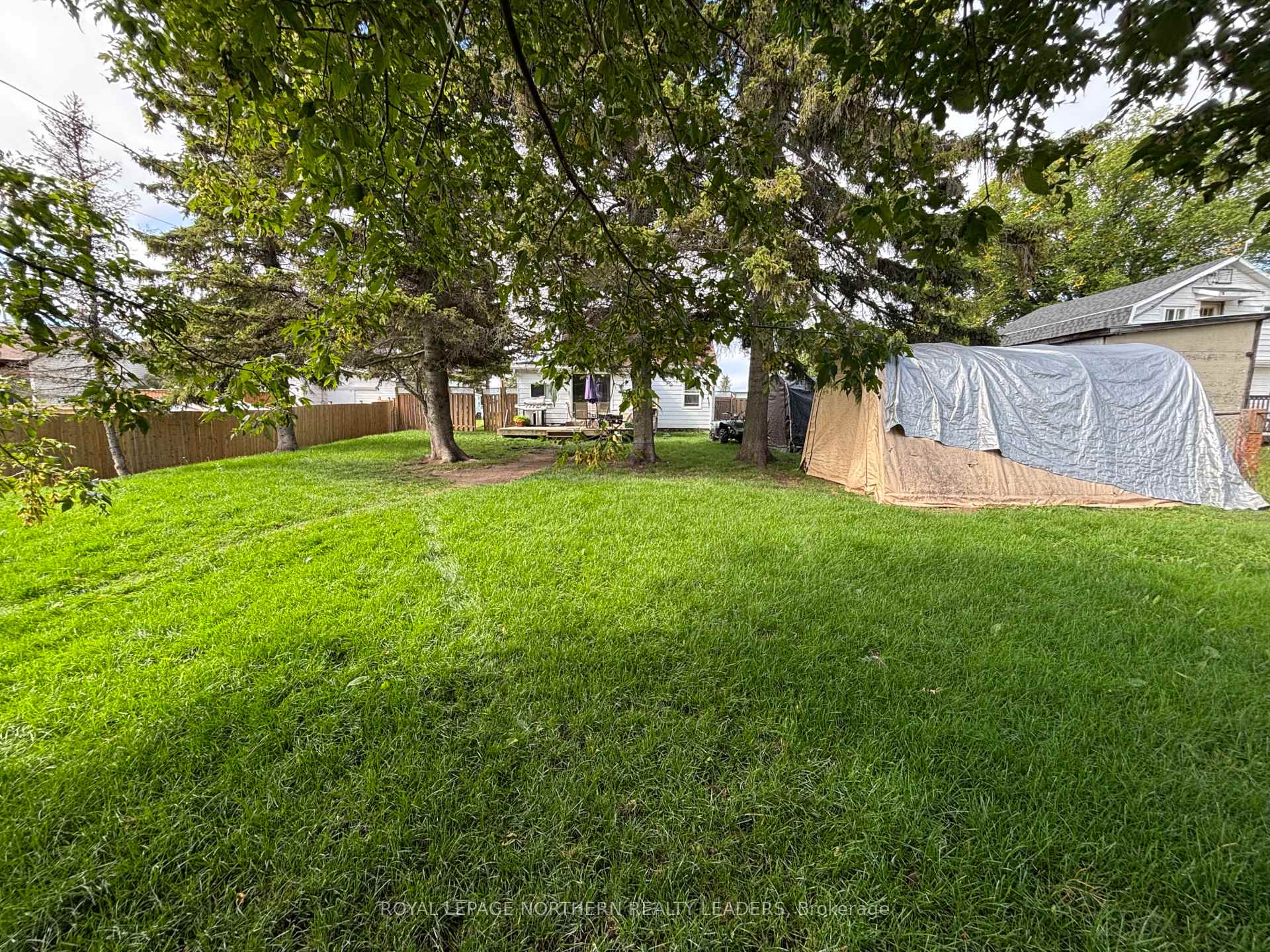 Photo 4 of 124 Fourteenth Avenue, Cochrane — HOMEH