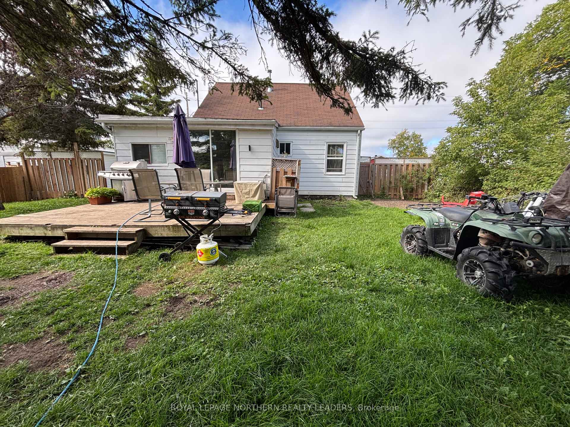 Photo 8 of 124 Fourteenth Avenue, Cochrane — HOMEH