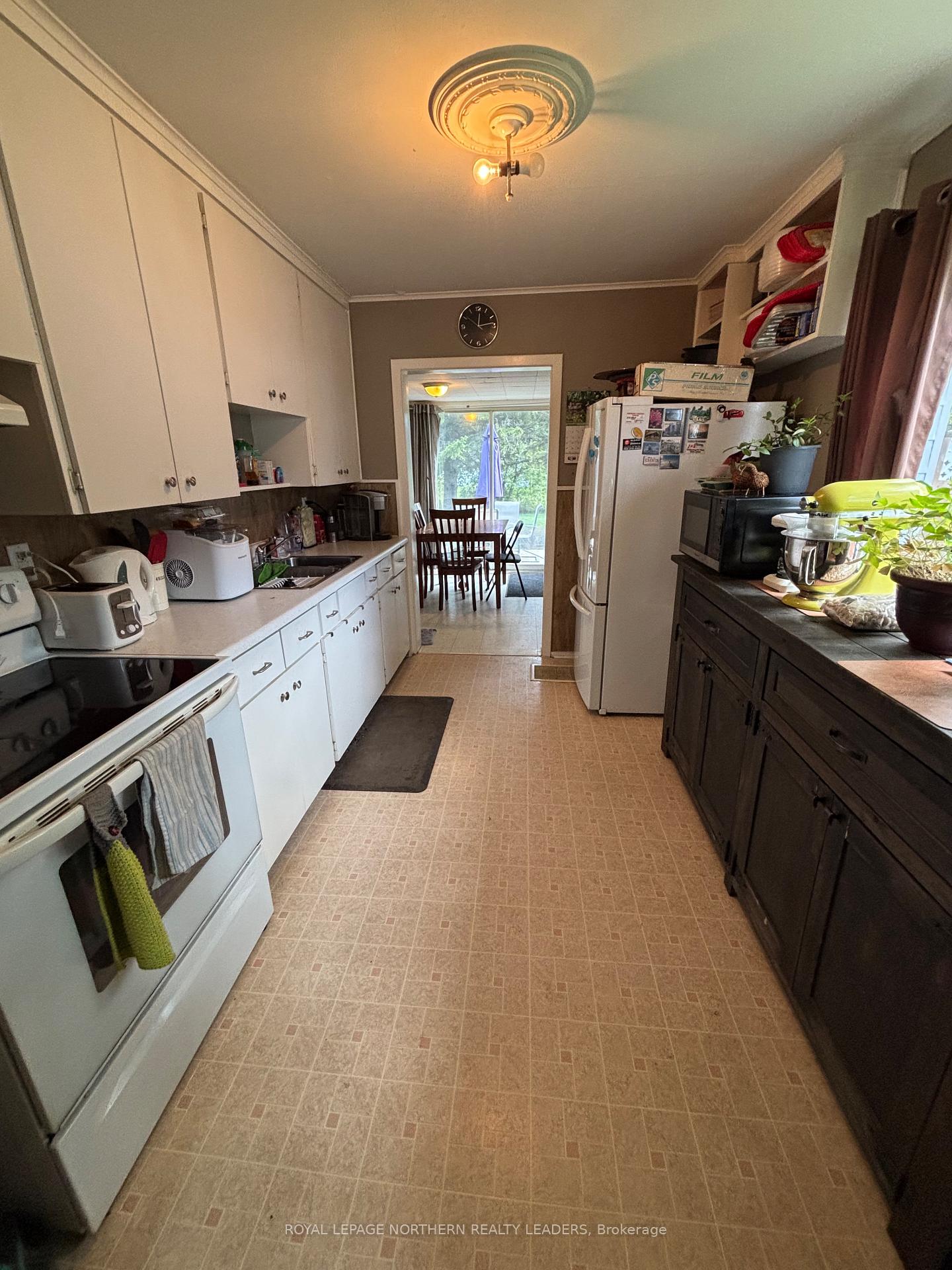 Photo 3 of 124 Fourteenth Avenue, Cochrane — HOMEH