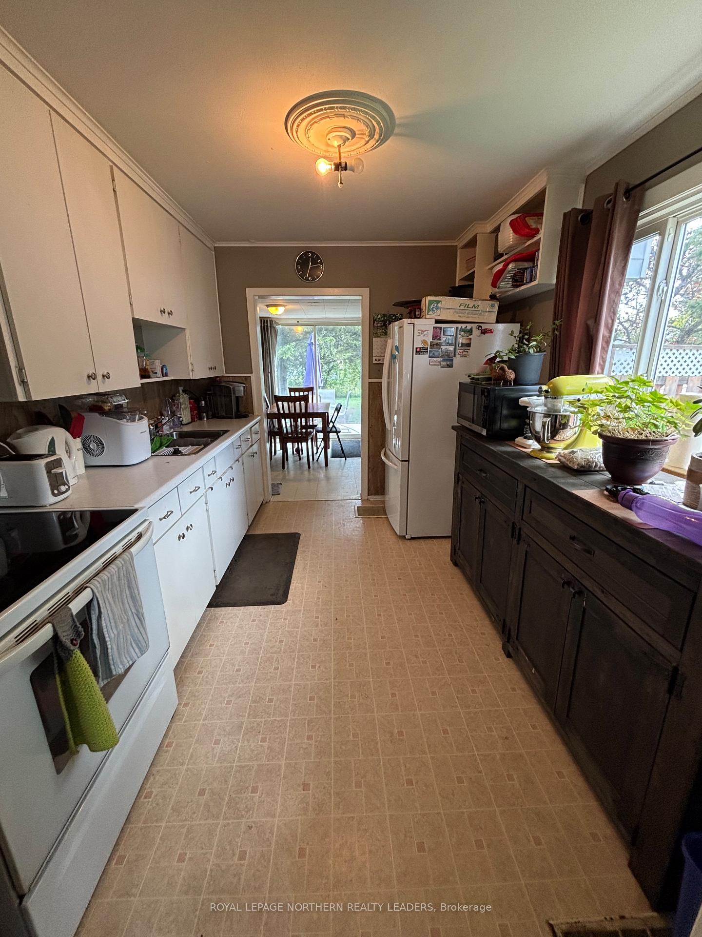Photo 6 of 124 Fourteenth Avenue, Cochrane — HOMEH