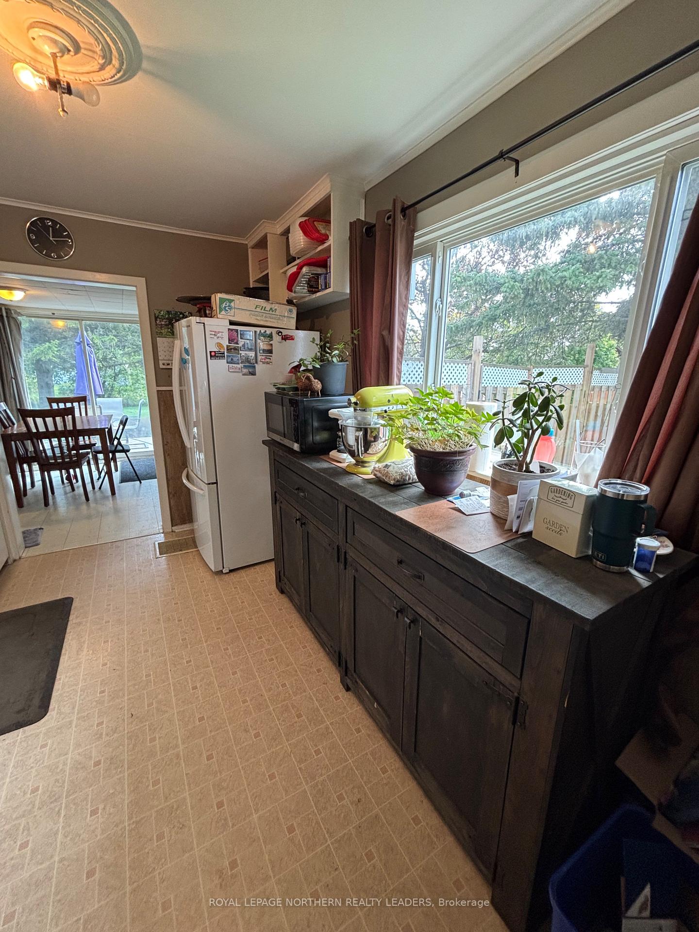 Photo 5 of 124 Fourteenth Avenue, Cochrane — HOMEH