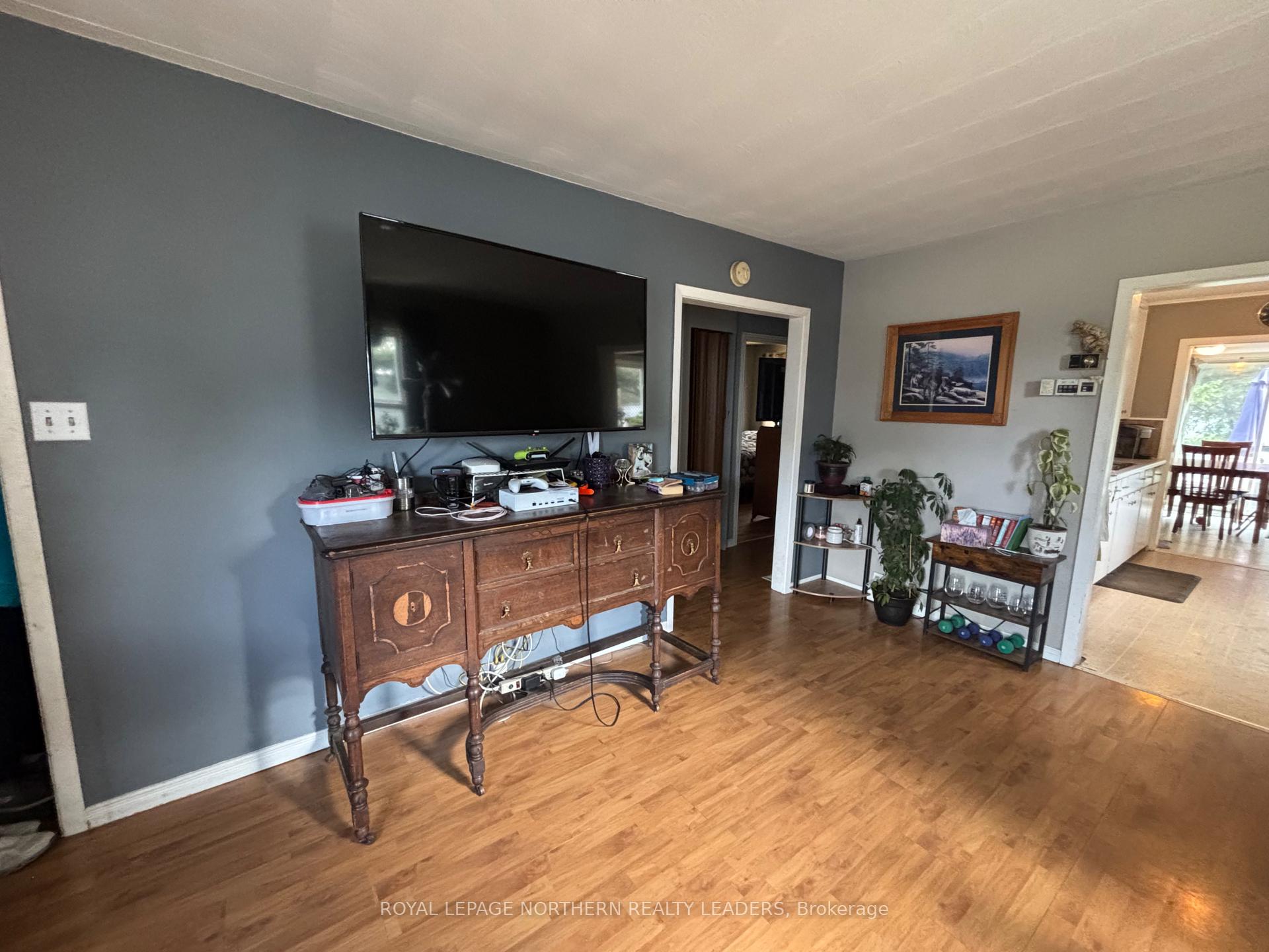 Photo 12 of 124 Fourteenth Avenue, Cochrane — HOMEH