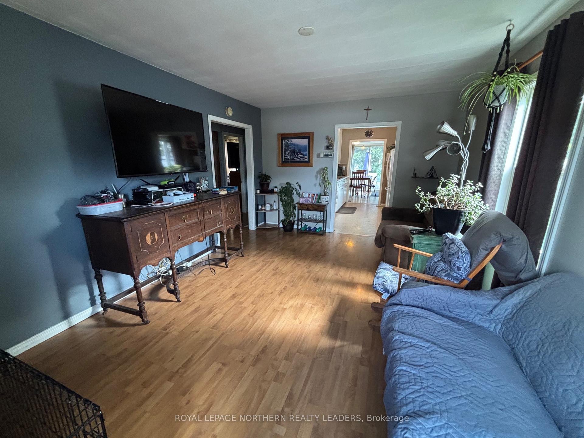Photo 14 of 124 Fourteenth Avenue, Cochrane — HOMEH