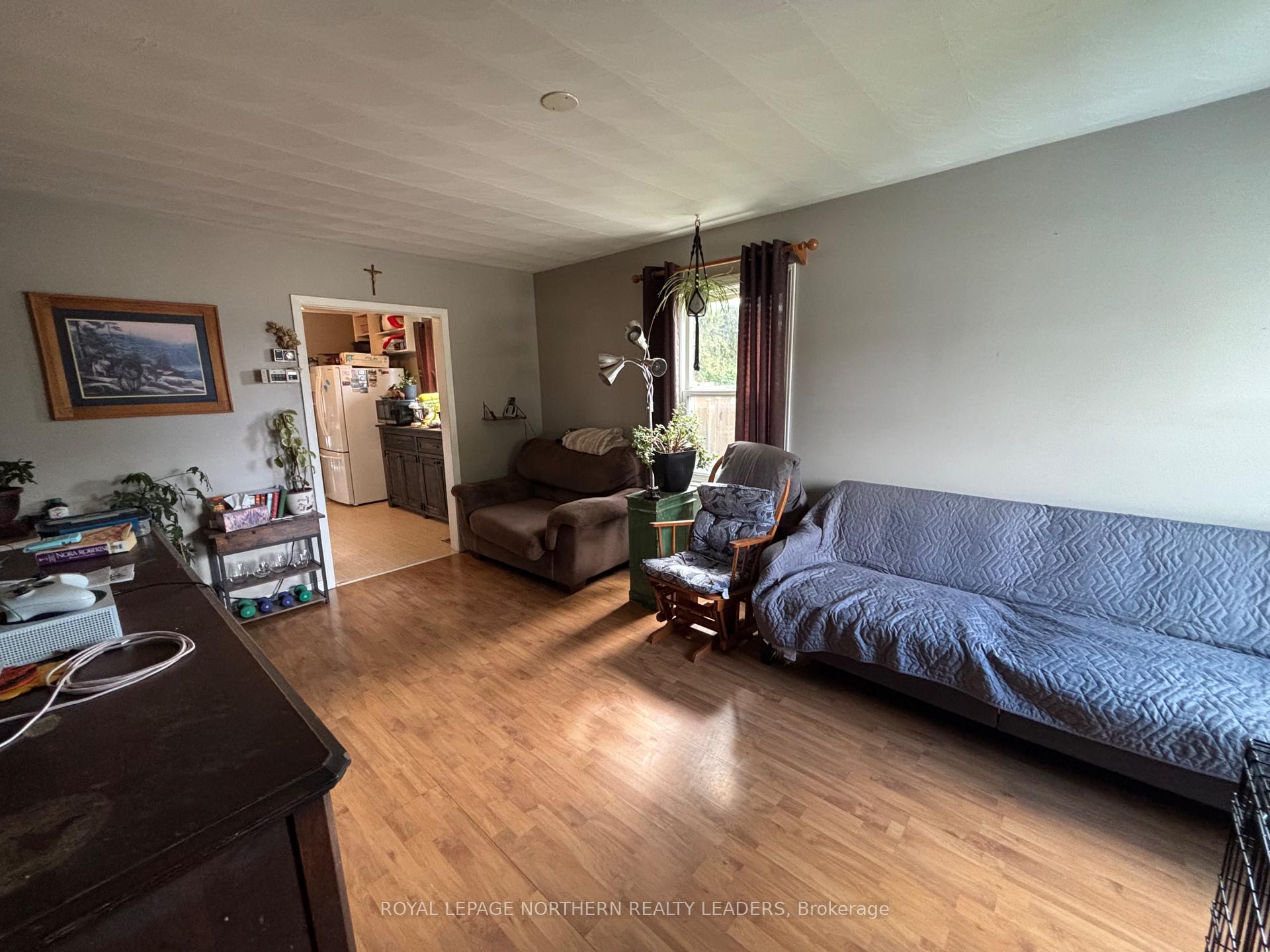 Photo 16 of 124 Fourteenth Avenue, Cochrane — HOMEH