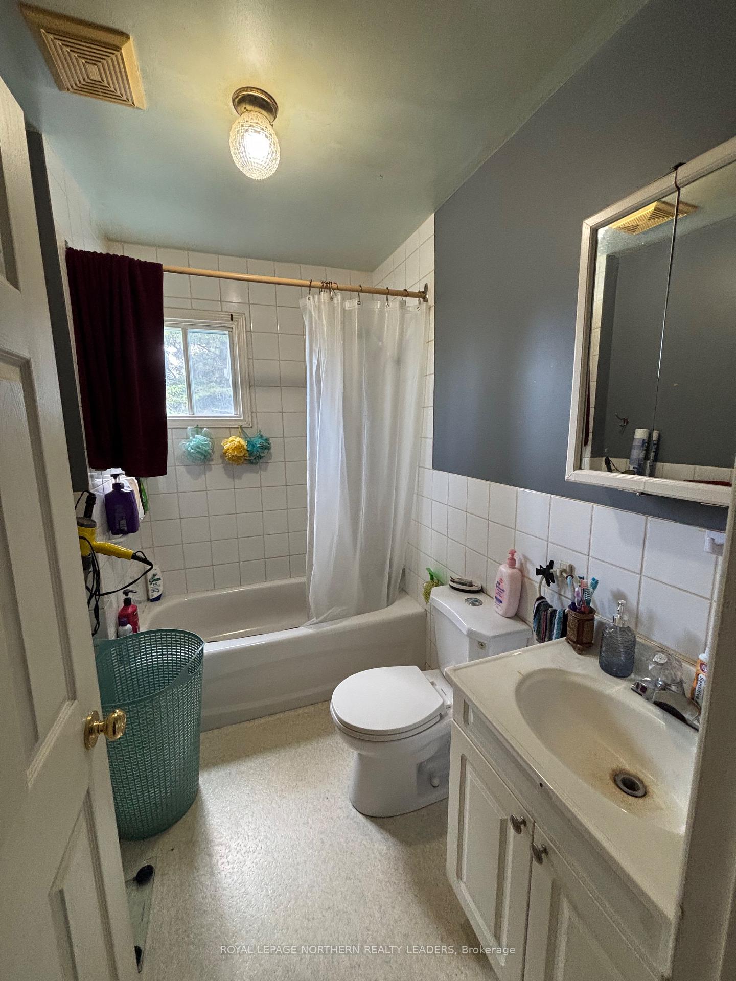 Photo 13 of 124 Fourteenth Avenue, Cochrane — HOMEH