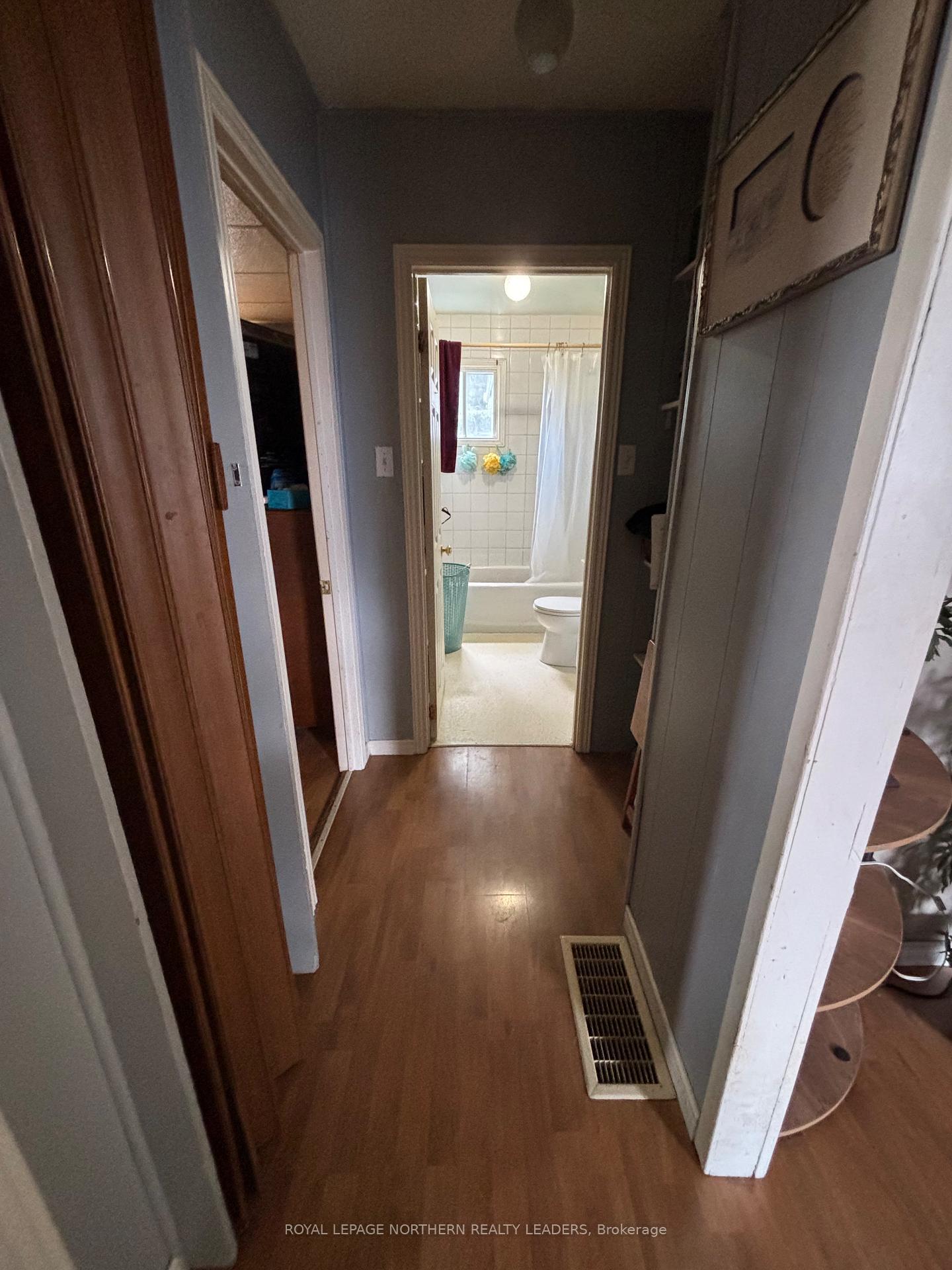 Photo 11 of 124 Fourteenth Avenue, Cochrane — HOMEH