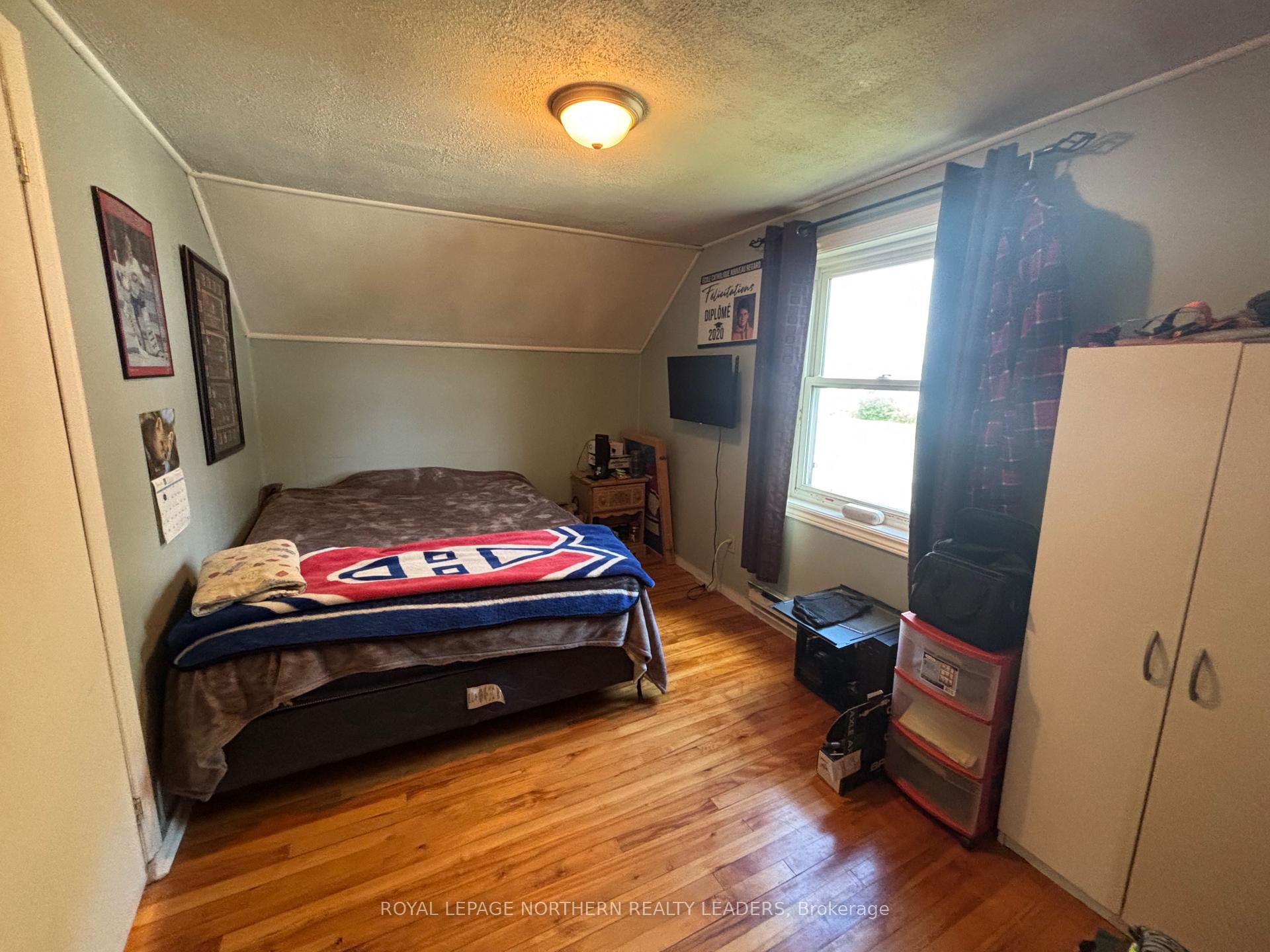 Photo 28 of 124 Fourteenth Avenue, Cochrane — HOMEH