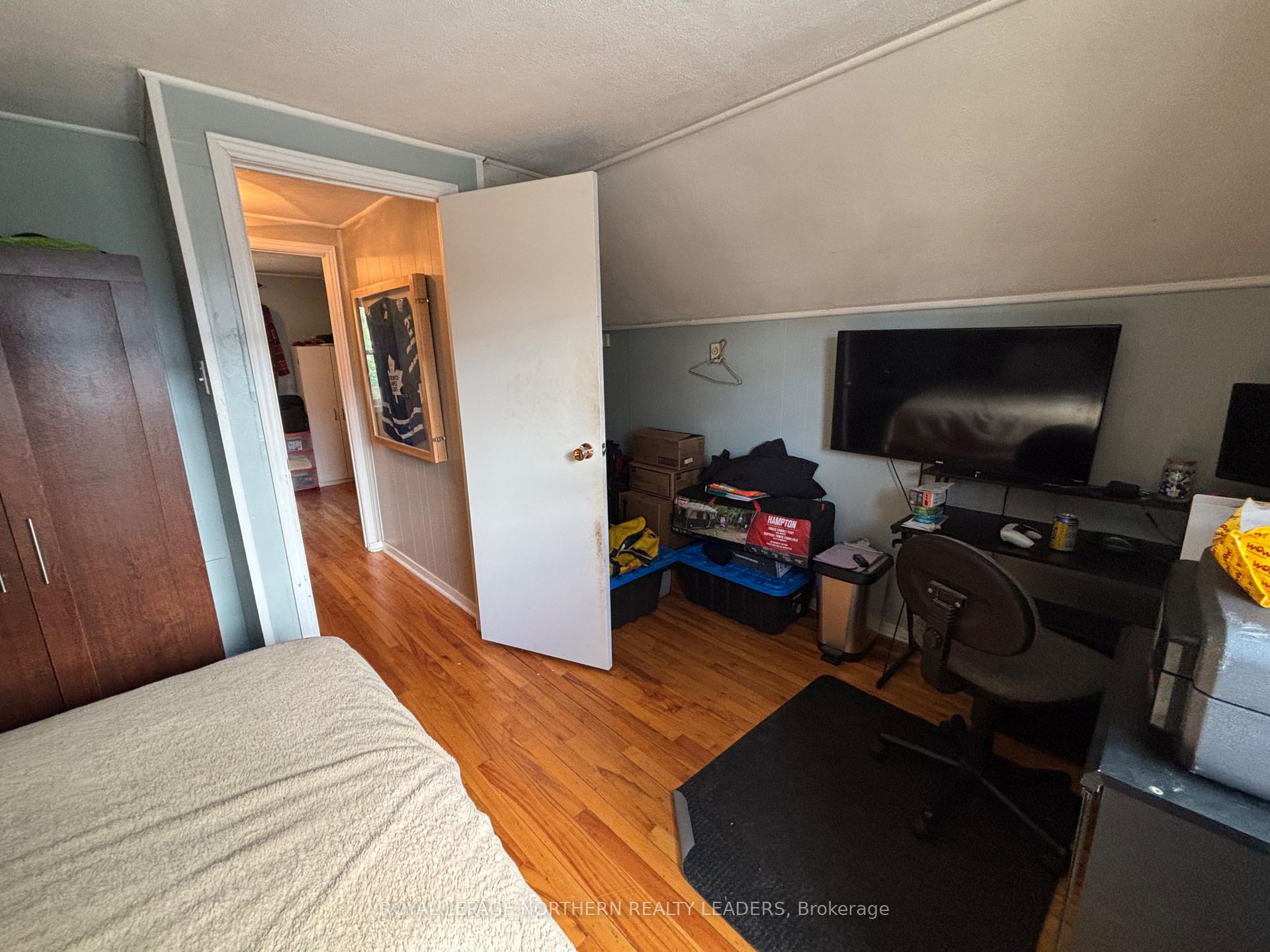 Photo 26 of 124 Fourteenth Avenue, Cochrane — HOMEH