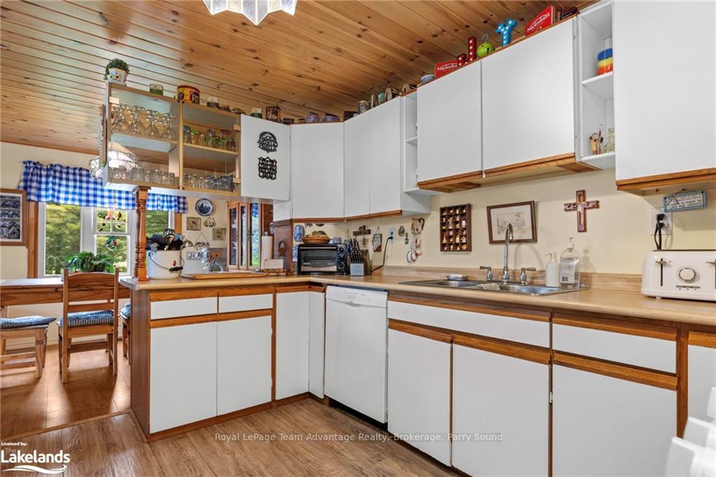 Photo 6 of 2 Earl'S Court, Vaughan, Uplands — HOMEH