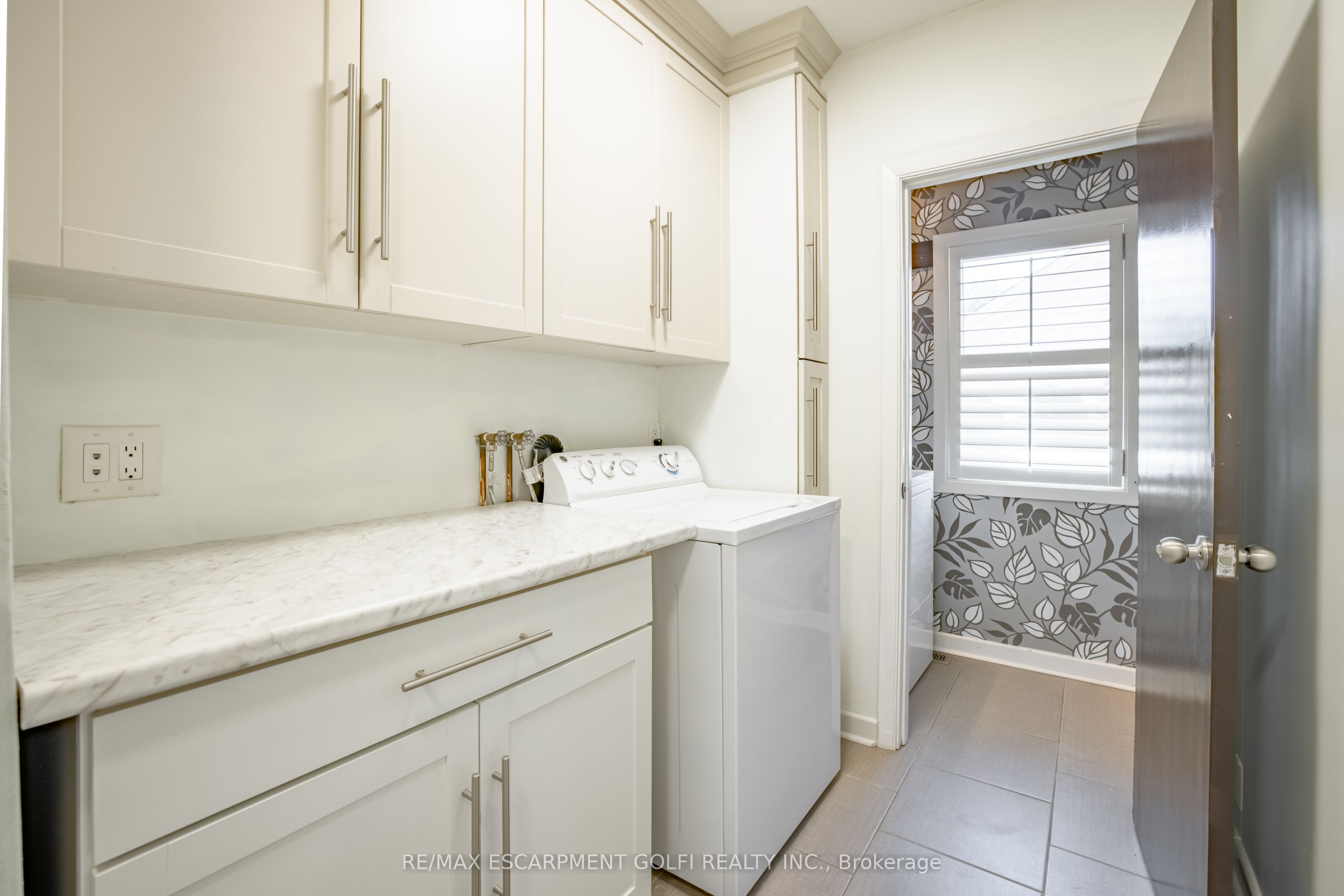 Photo 13 of 111 Riverdale Drive, St. Catharines, Old Glenridge — HOMEH