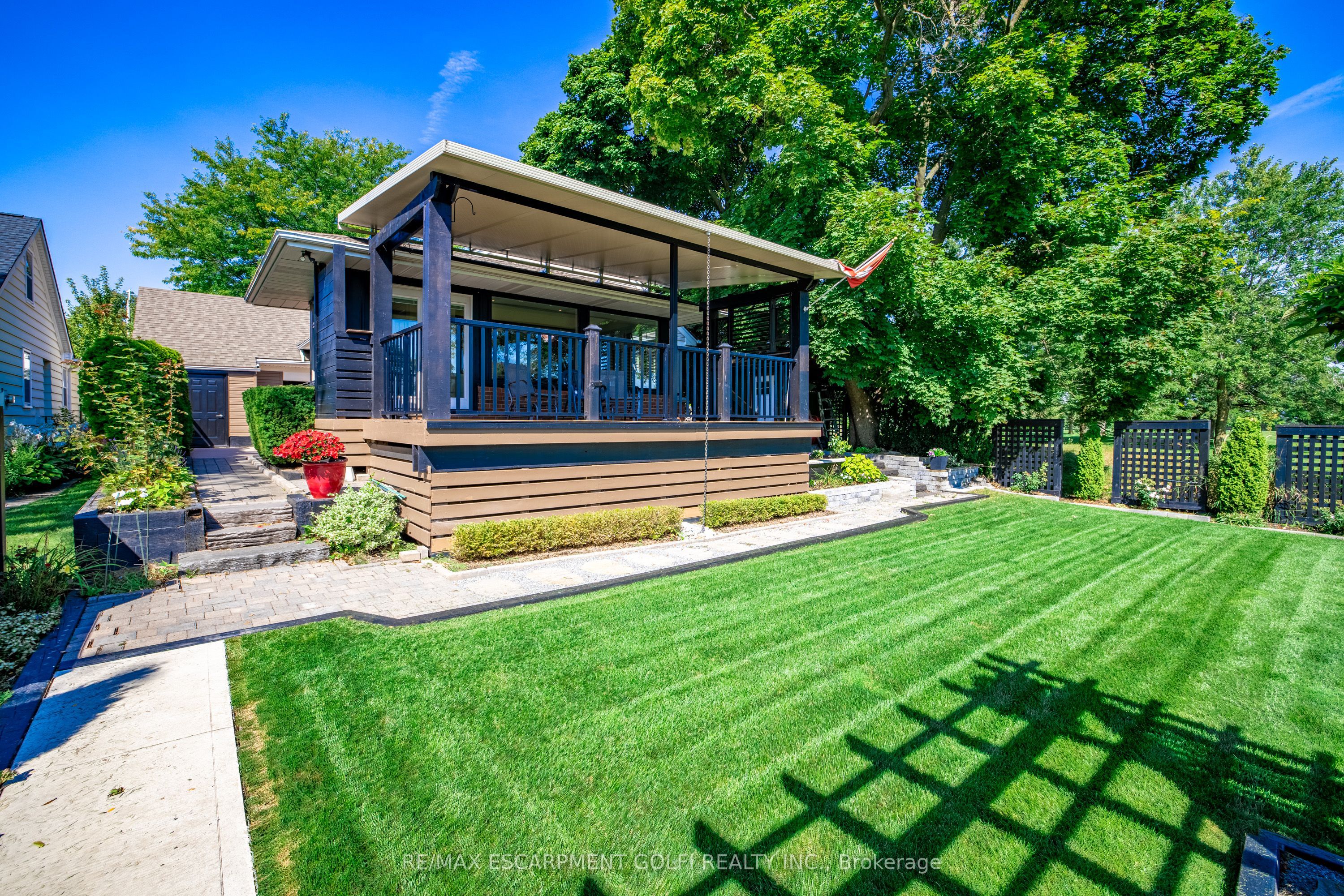 Photo 33 of 111 Riverdale Drive, St. Catharines, Old Glenridge — HOMEH