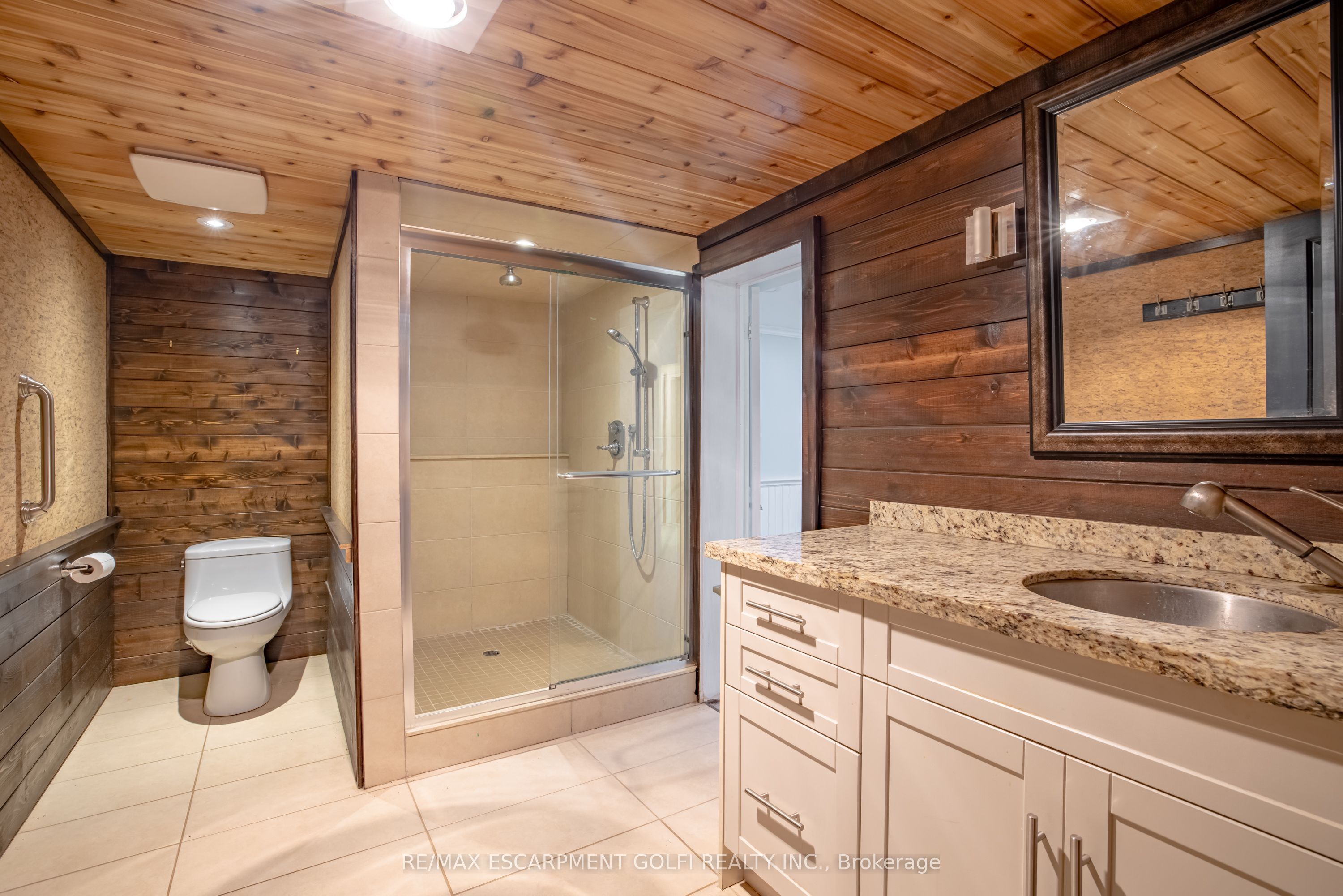 Photo 27 of 111 Riverdale Drive, St. Catharines, Old Glenridge — HOMEH