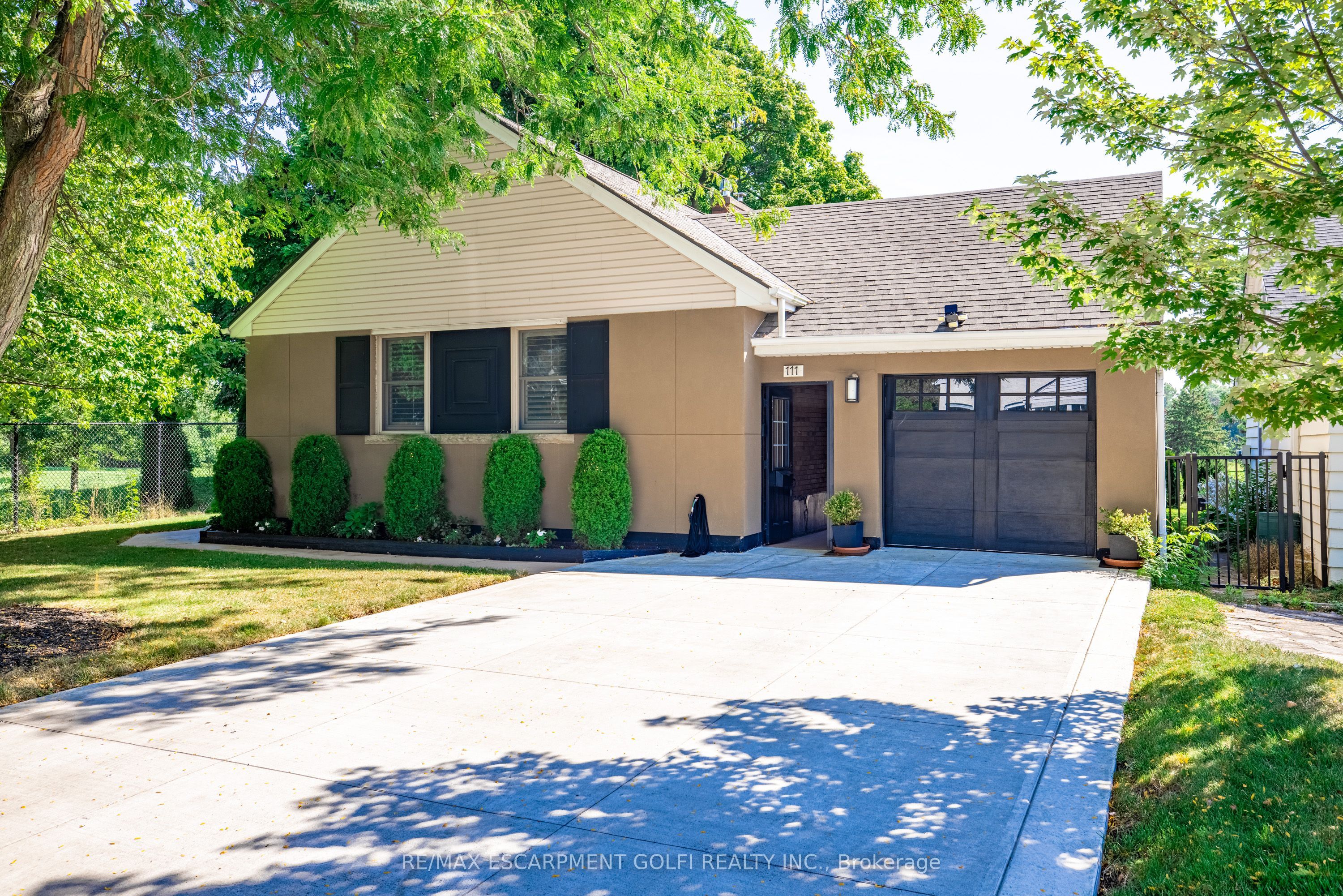 Photo 1 of 111 Riverdale Drive, St. Catharines, Old Glenridge — HOMEH