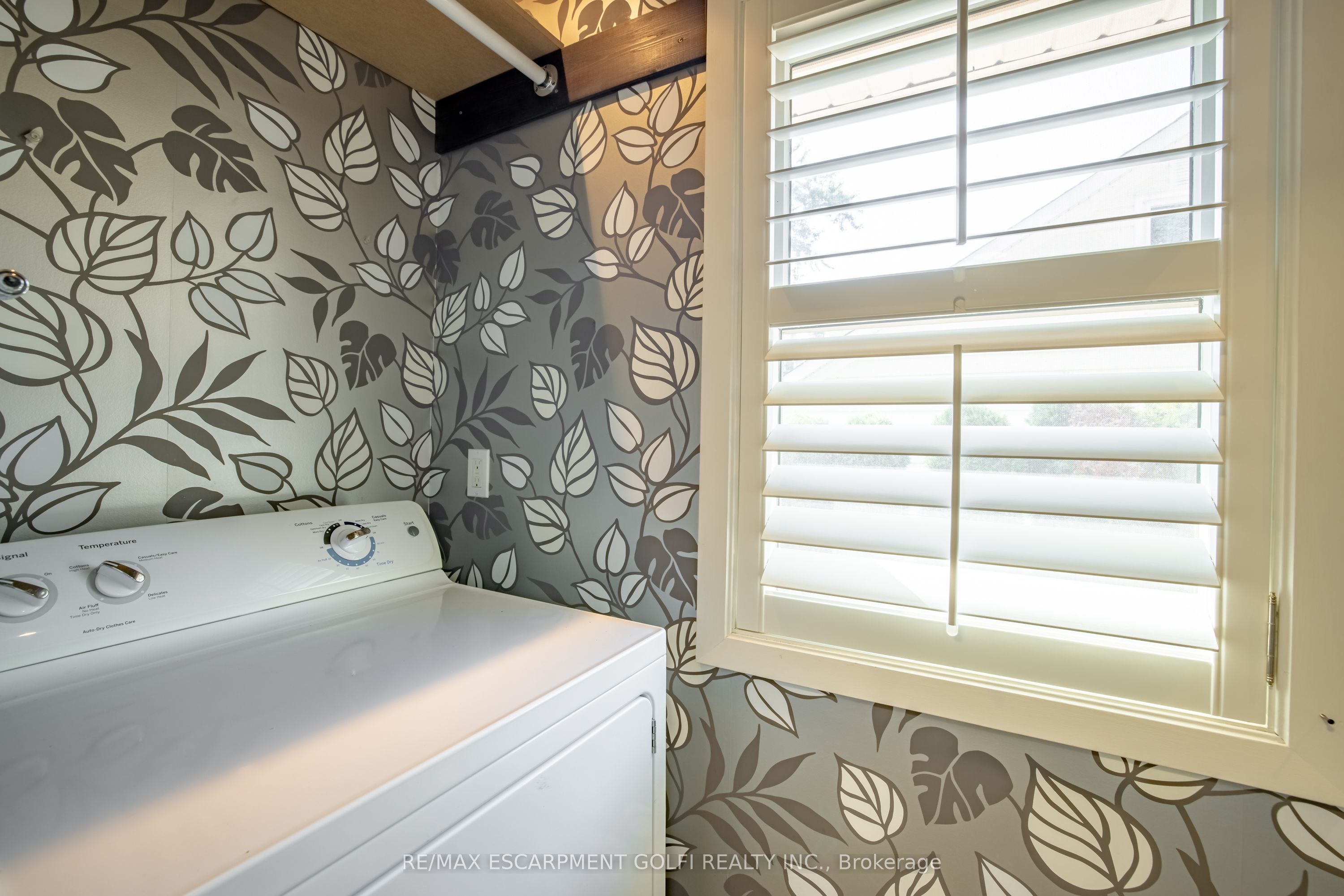 Photo 14 of 111 Riverdale Drive, St. Catharines, Old Glenridge — HOMEH