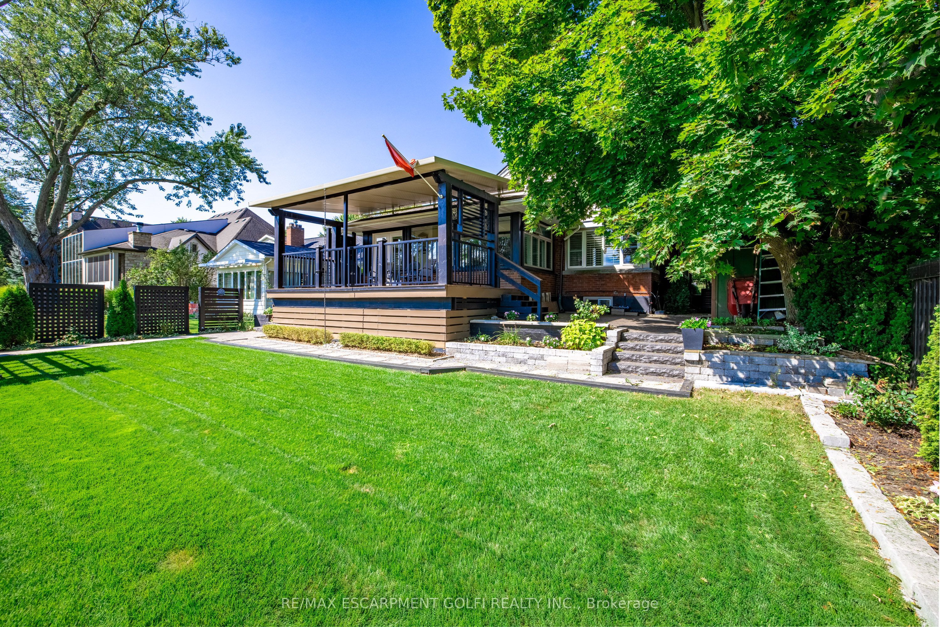 Photo 32 of 111 Riverdale Drive, St. Catharines, Old Glenridge — HOMEH
