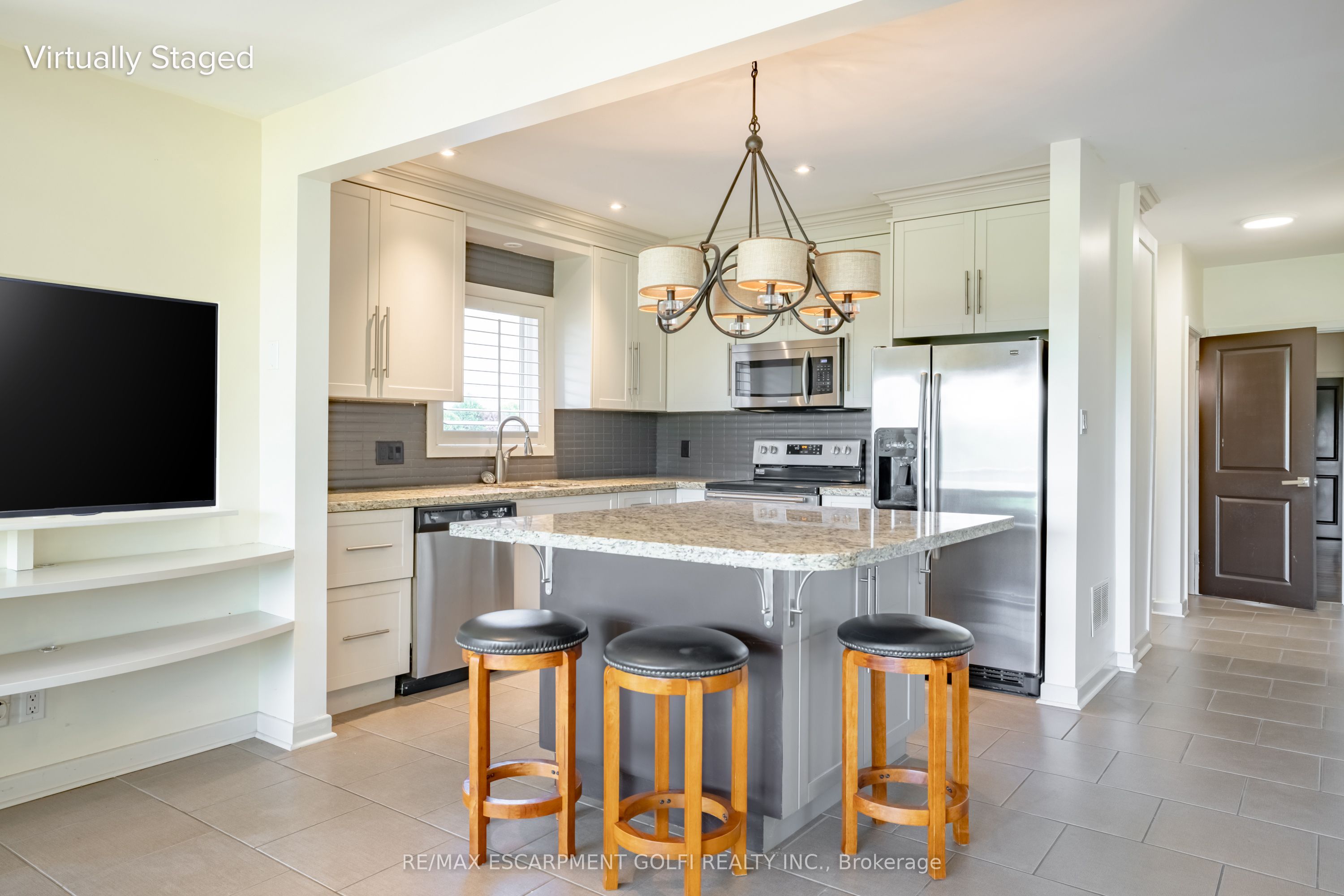 Photo 10 of 111 Riverdale Drive, St. Catharines, Old Glenridge — HOMEH