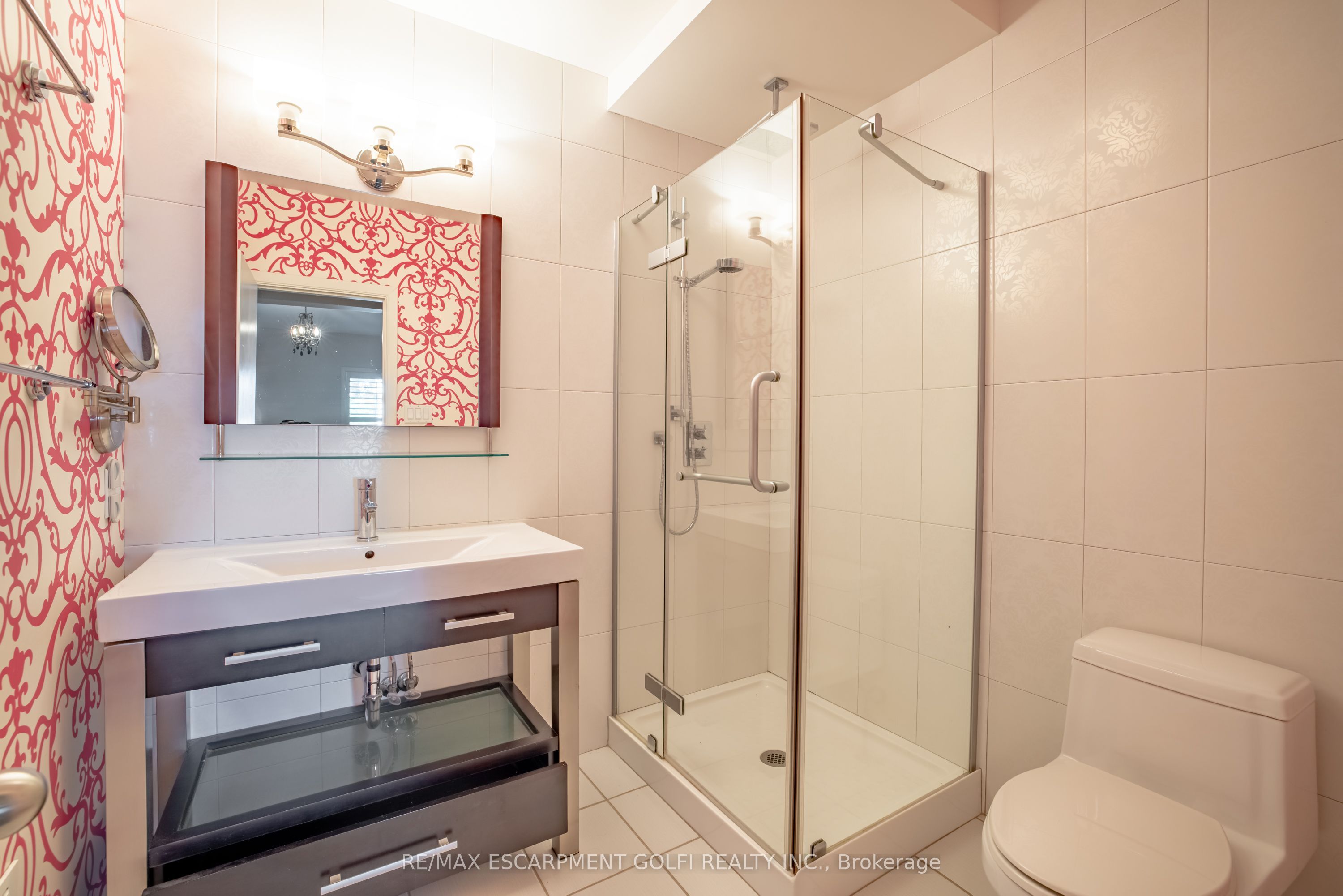 Photo 18 of 111 Riverdale Drive, St. Catharines, Old Glenridge — HOMEH
