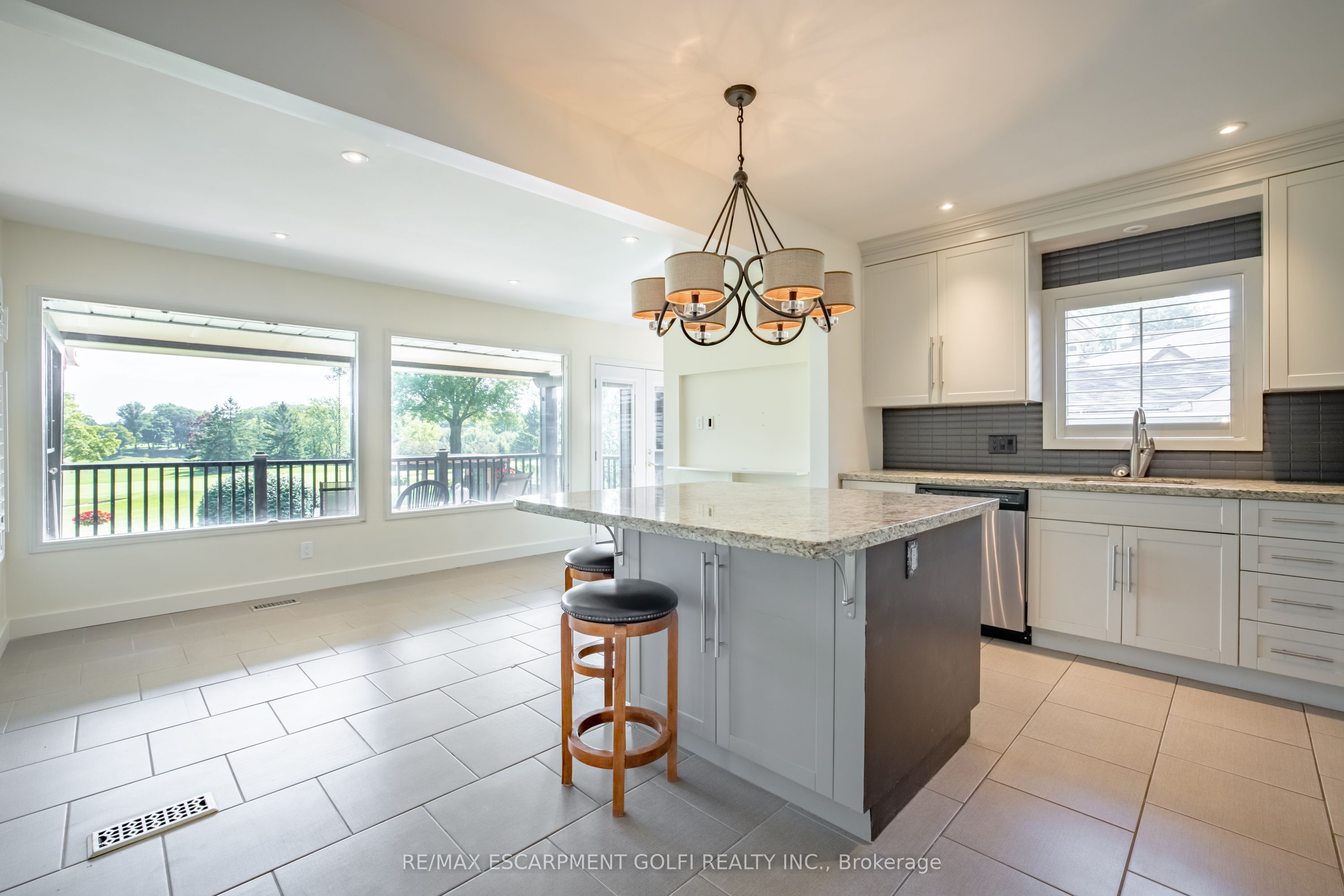 Photo 8 of 111 Riverdale Drive, St. Catharines, Old Glenridge — HOMEH