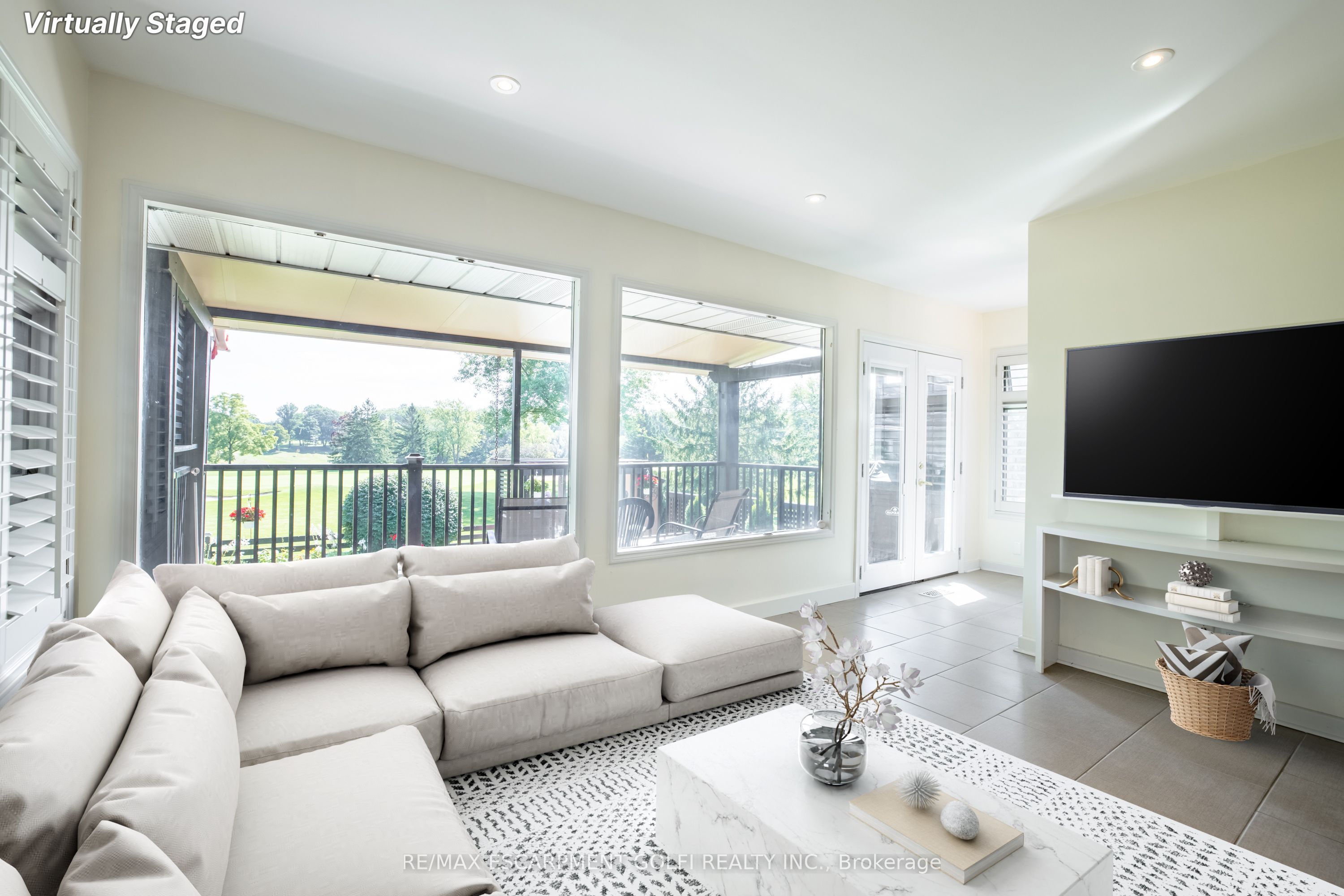 Photo 9 of 111 Riverdale Drive, St. Catharines, Old Glenridge — HOMEH