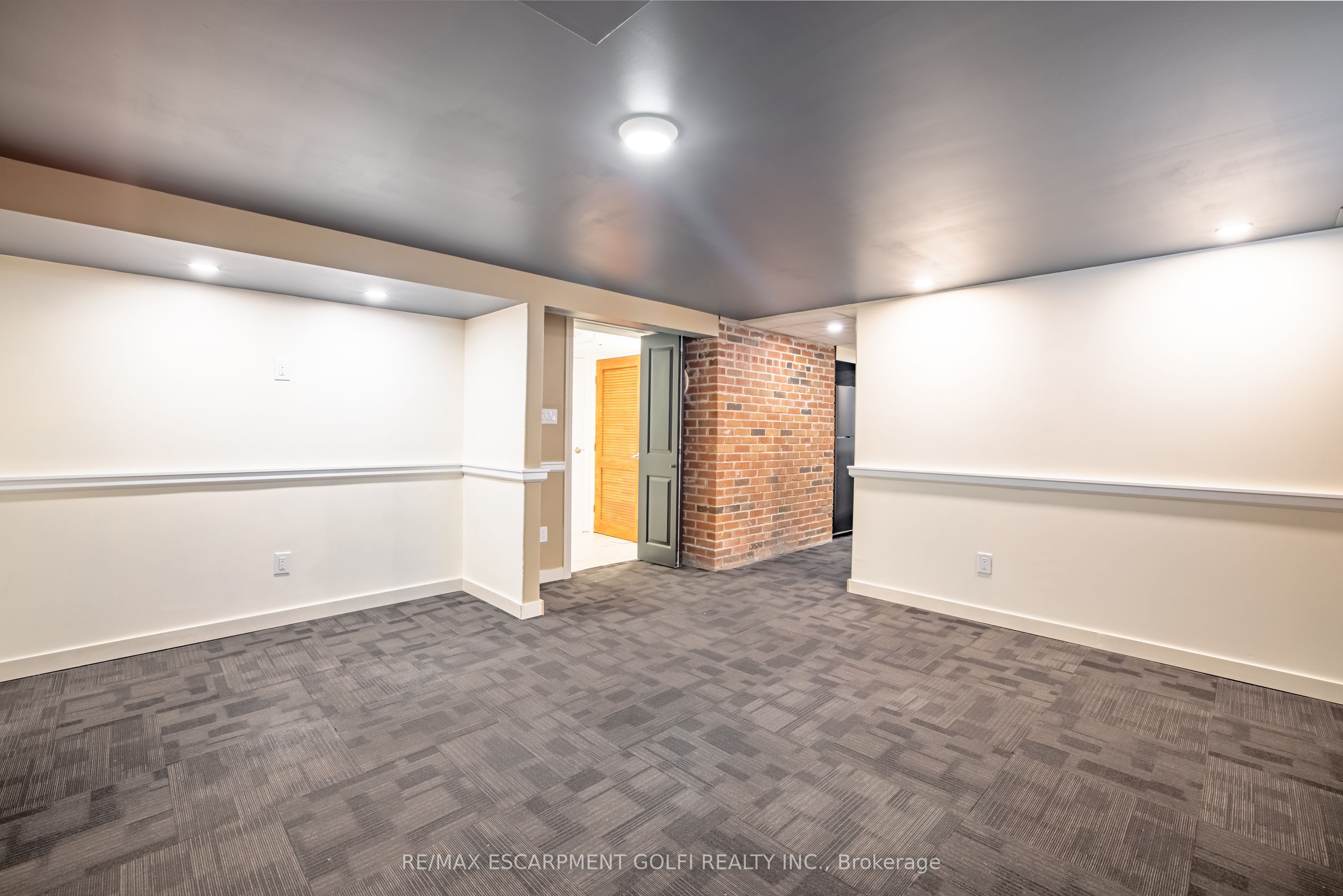 Photo 26 of 111 Riverdale Drive, St. Catharines, Old Glenridge — HOMEH