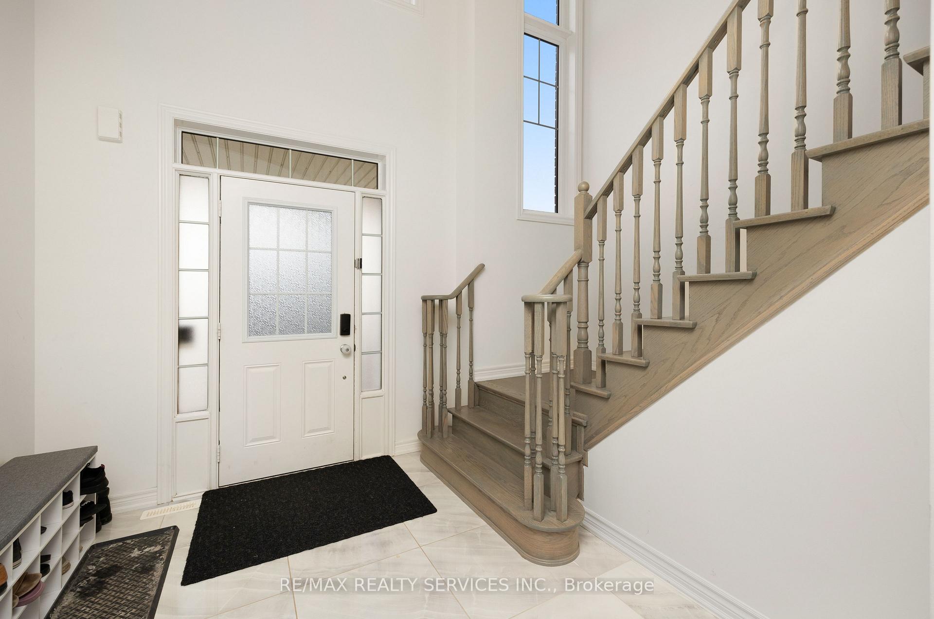 Photo 2 of 21 Taurus Road, Brampton, Northwest Brampton — HOMEH