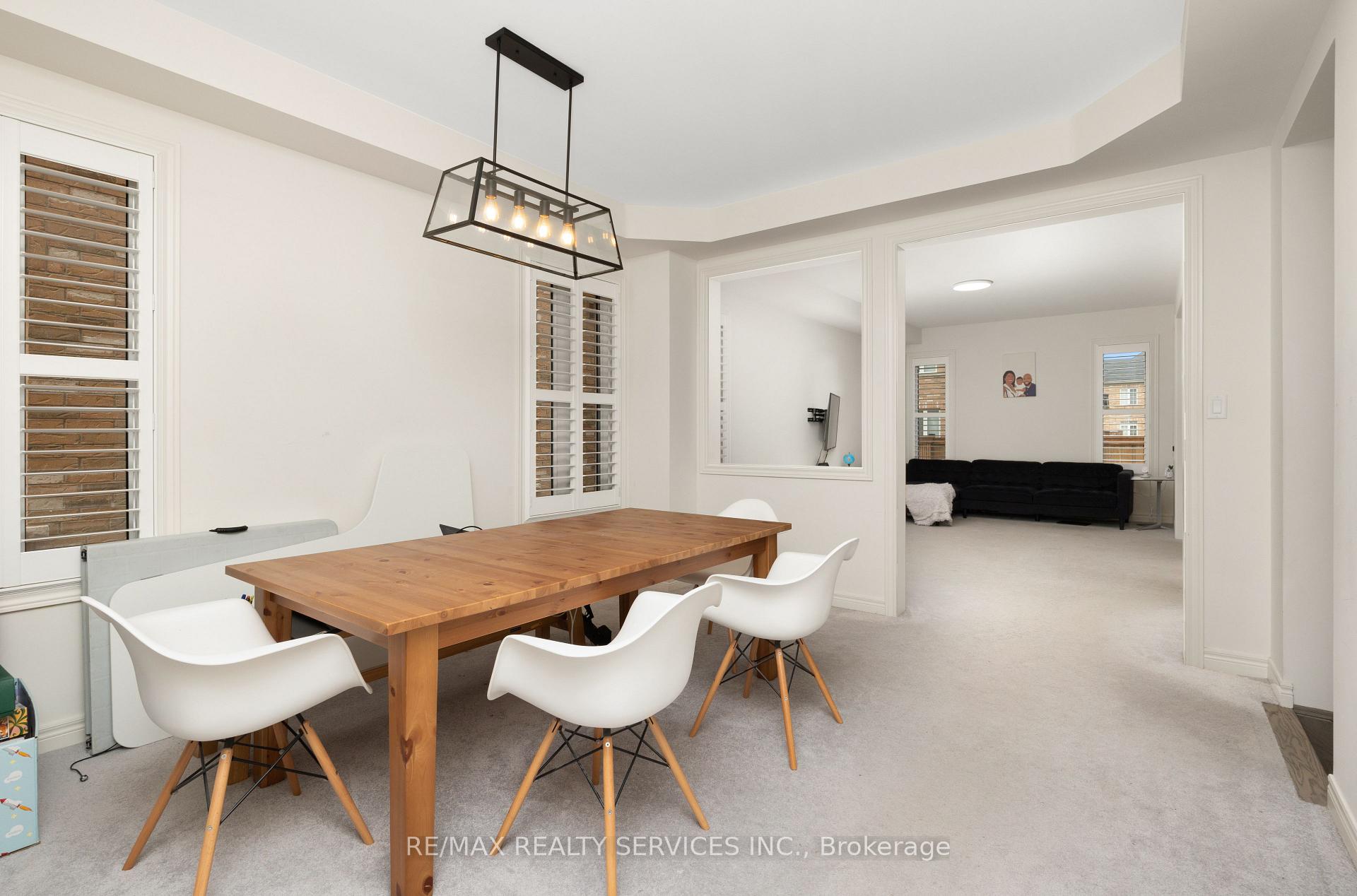 Photo 3 of 21 Taurus Road, Brampton, Northwest Brampton — HOMEH