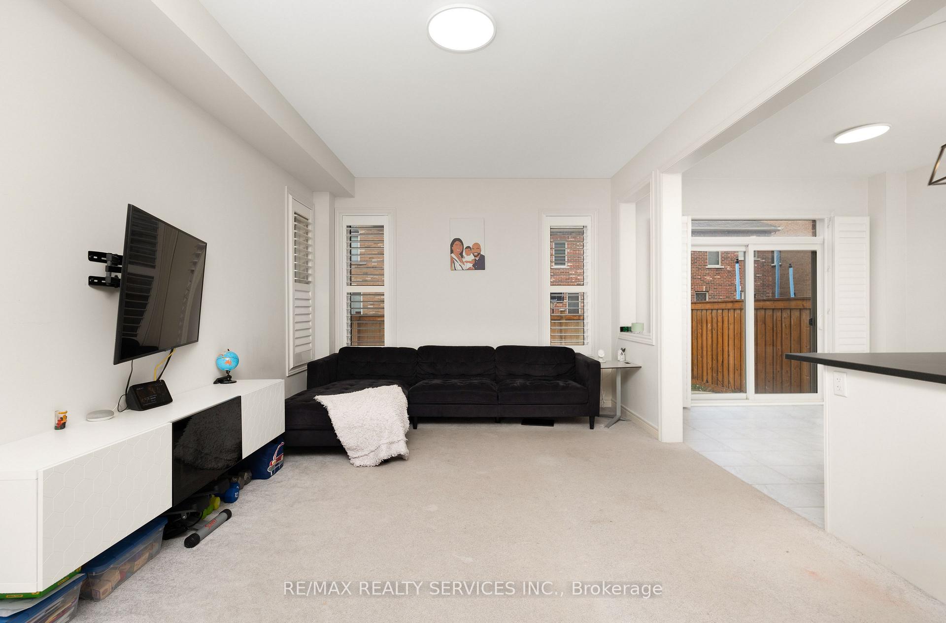 Photo 6 of 21 Taurus Road, Brampton, Northwest Brampton — HOMEH