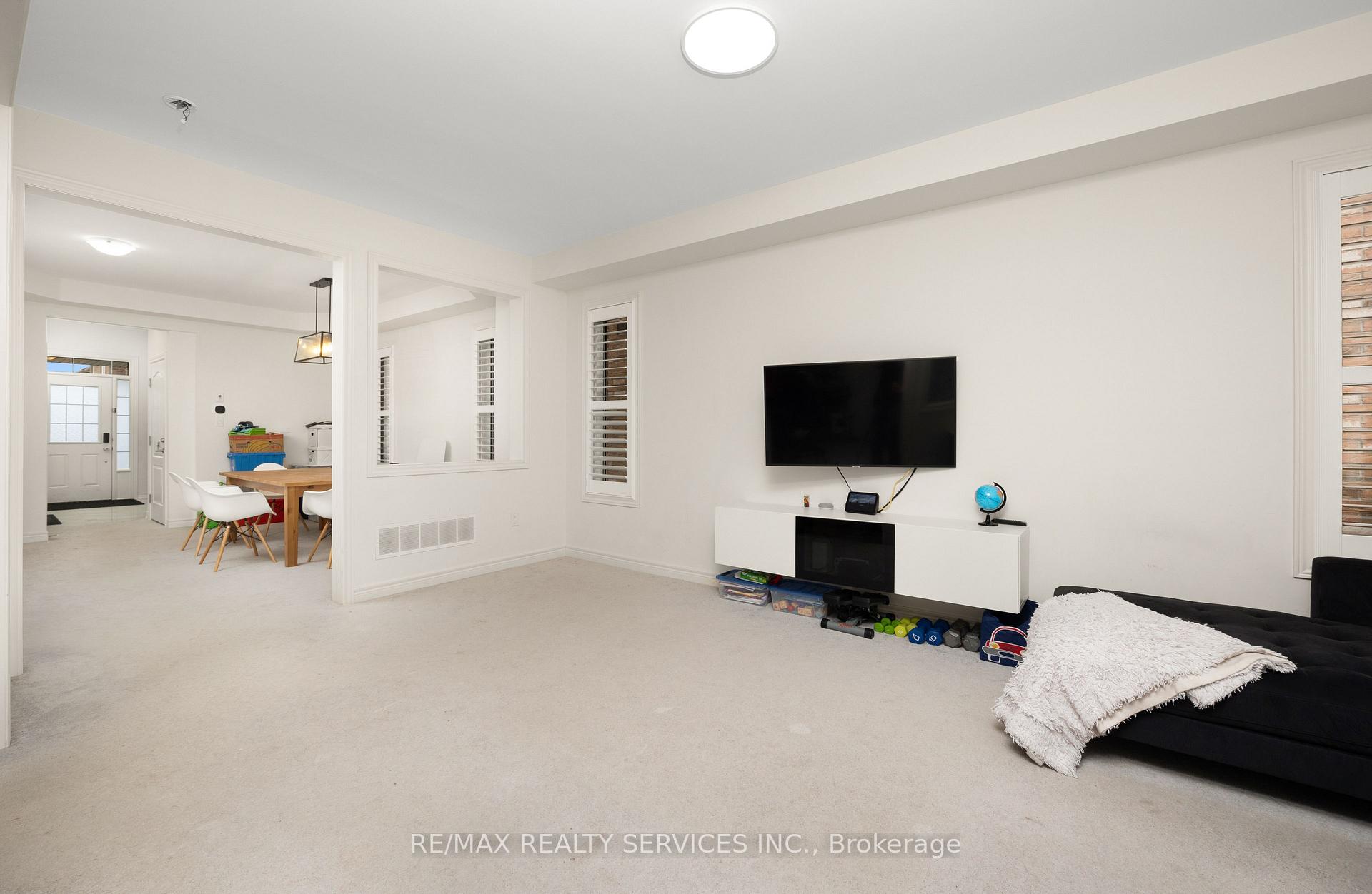 Photo 8 of 21 Taurus Road, Brampton, Northwest Brampton — HOMEH