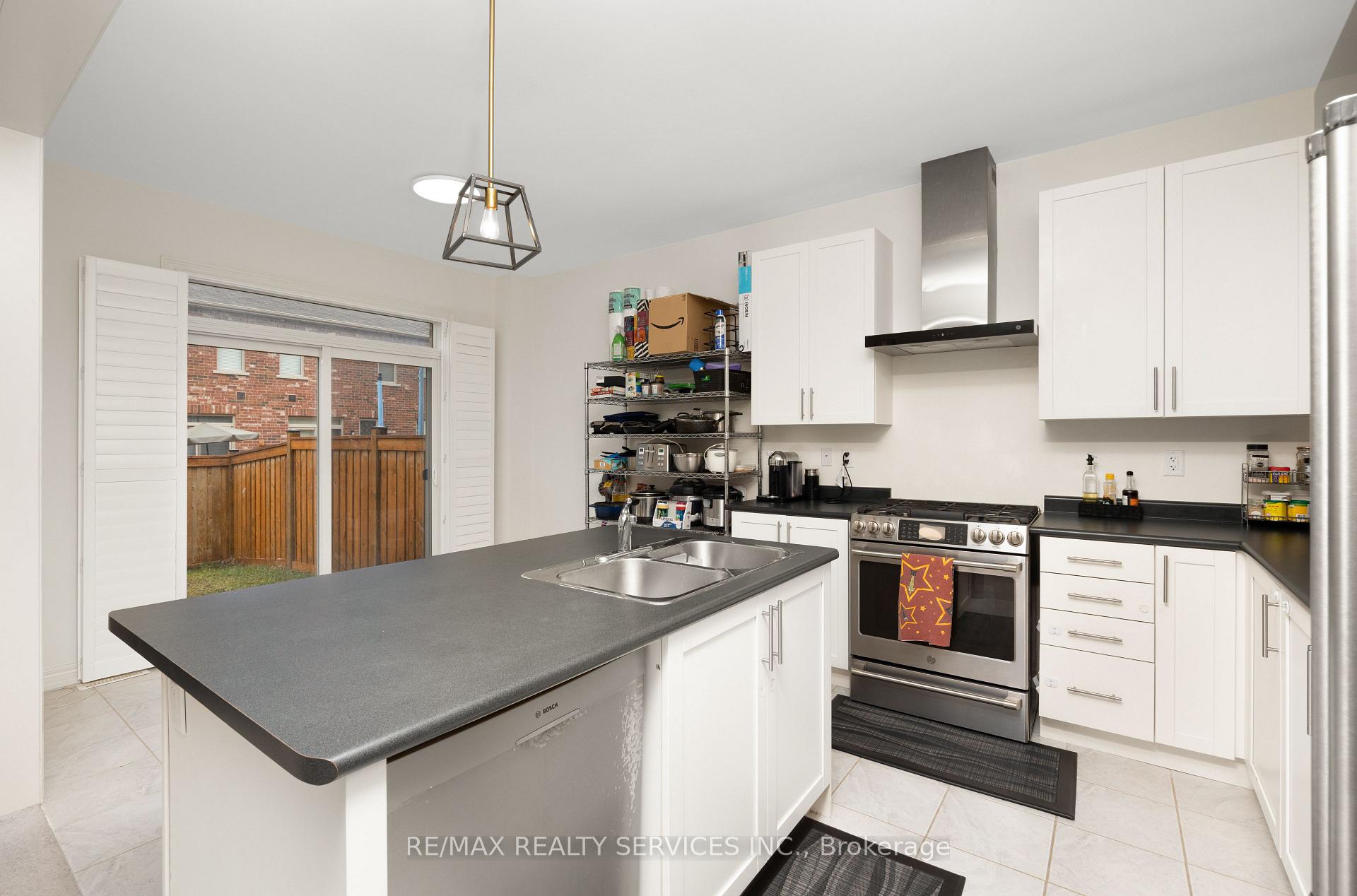 Photo 9 of 21 Taurus Road, Brampton, Northwest Brampton — HOMEH