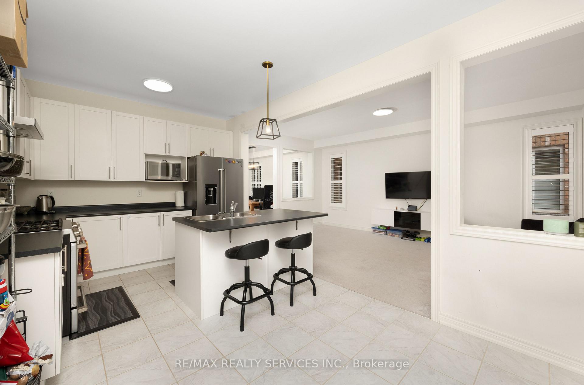 Photo 11 of 21 Taurus Road, Brampton, Northwest Brampton — HOMEH