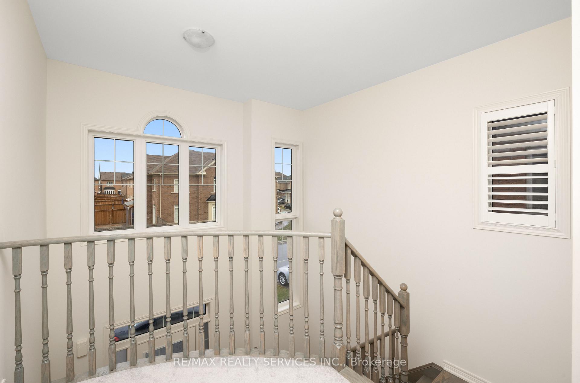 Photo 13 of 21 Taurus Road, Brampton, Northwest Brampton — HOMEH