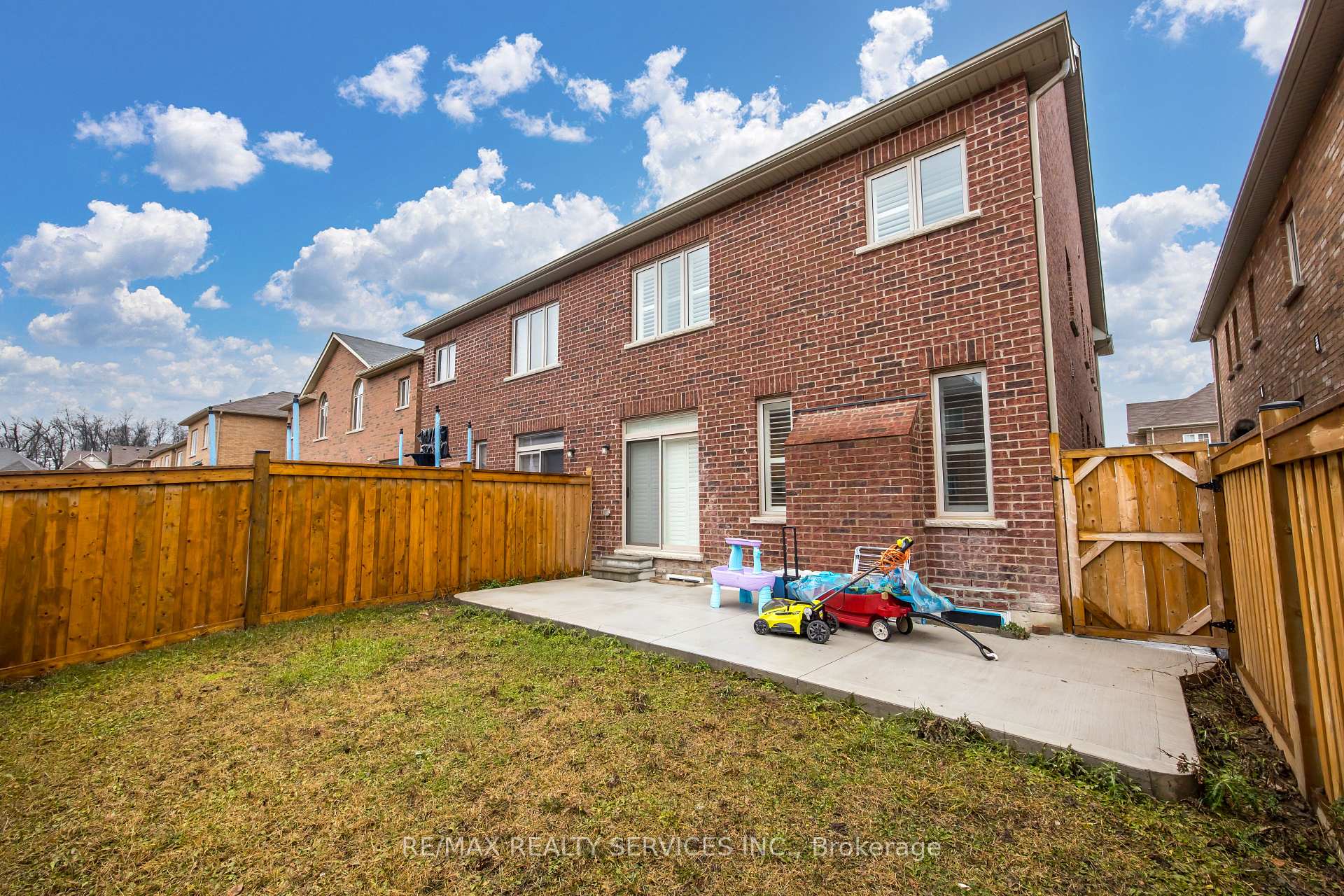 Photo 23 of 21 Taurus Road, Brampton, Northwest Brampton — HOMEH