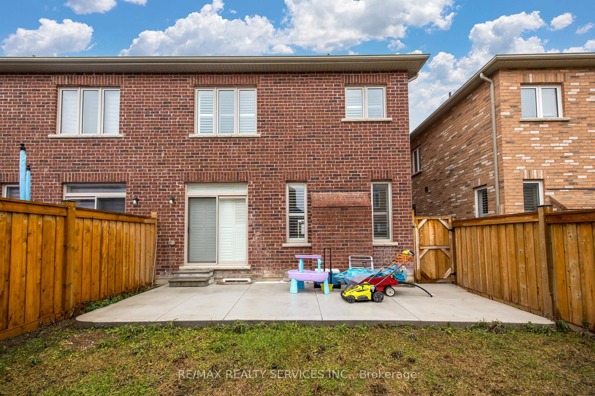Photo 24 of 21 Taurus Road, Brampton, Northwest Brampton — HOMEH