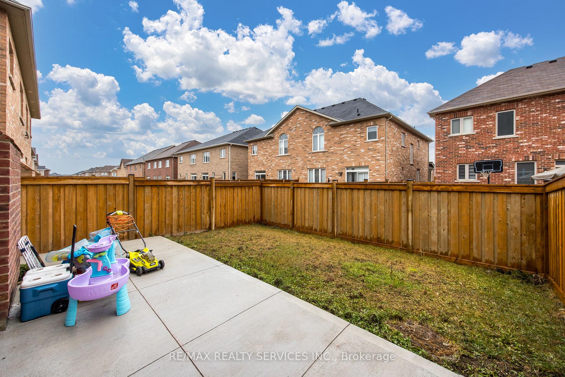 Photo 27 of 21 Taurus Road, Brampton, Northwest Brampton — HOMEH