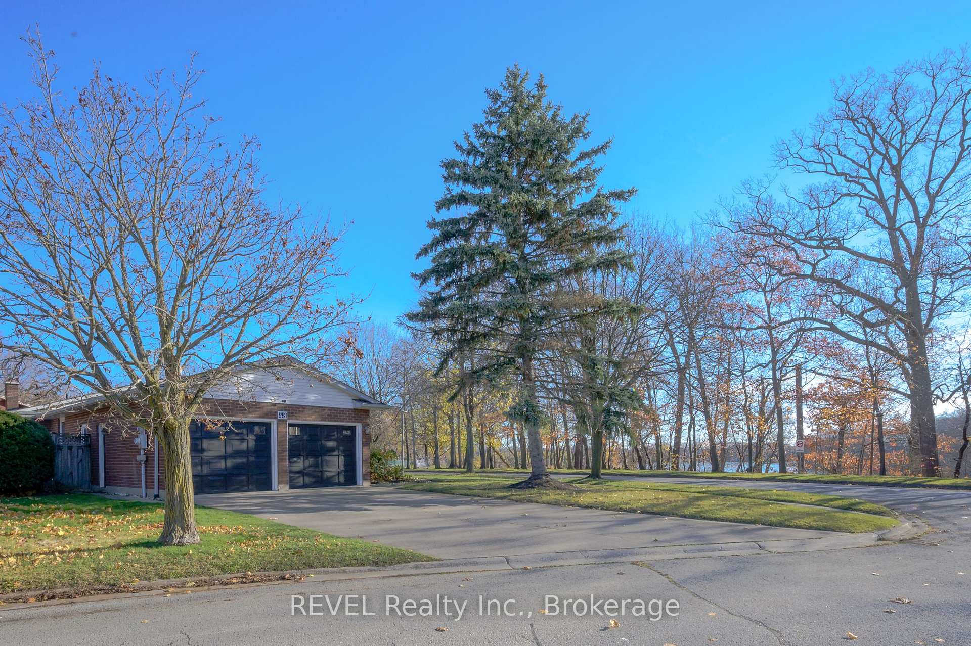 Photo 3 of 48 Port Master Drive, St. Catharines, Martindale Pond — HOMEH