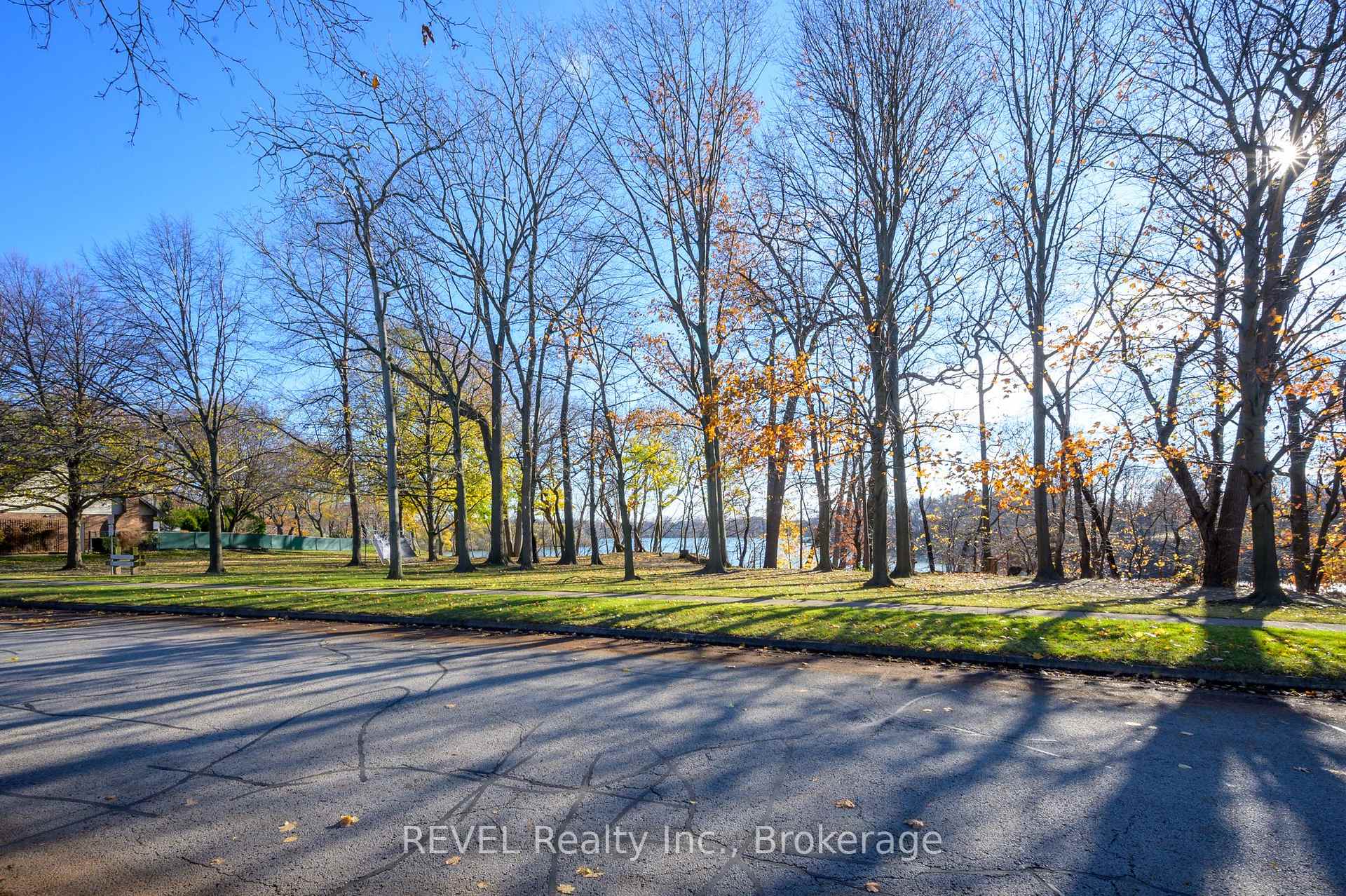 Photo 6 of 48 Port Master Drive, St. Catharines, Martindale Pond — HOMEH