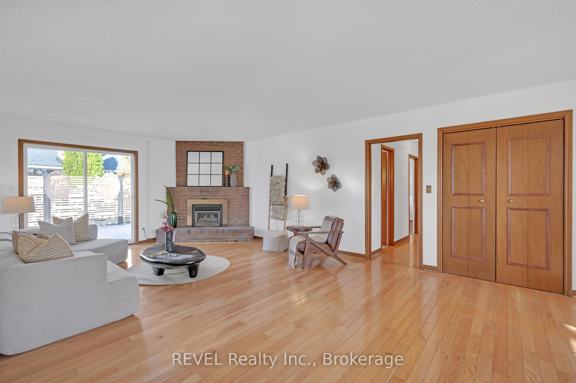 Photo 11 of 48 Port Master Drive, St. Catharines, Martindale Pond — HOMEH