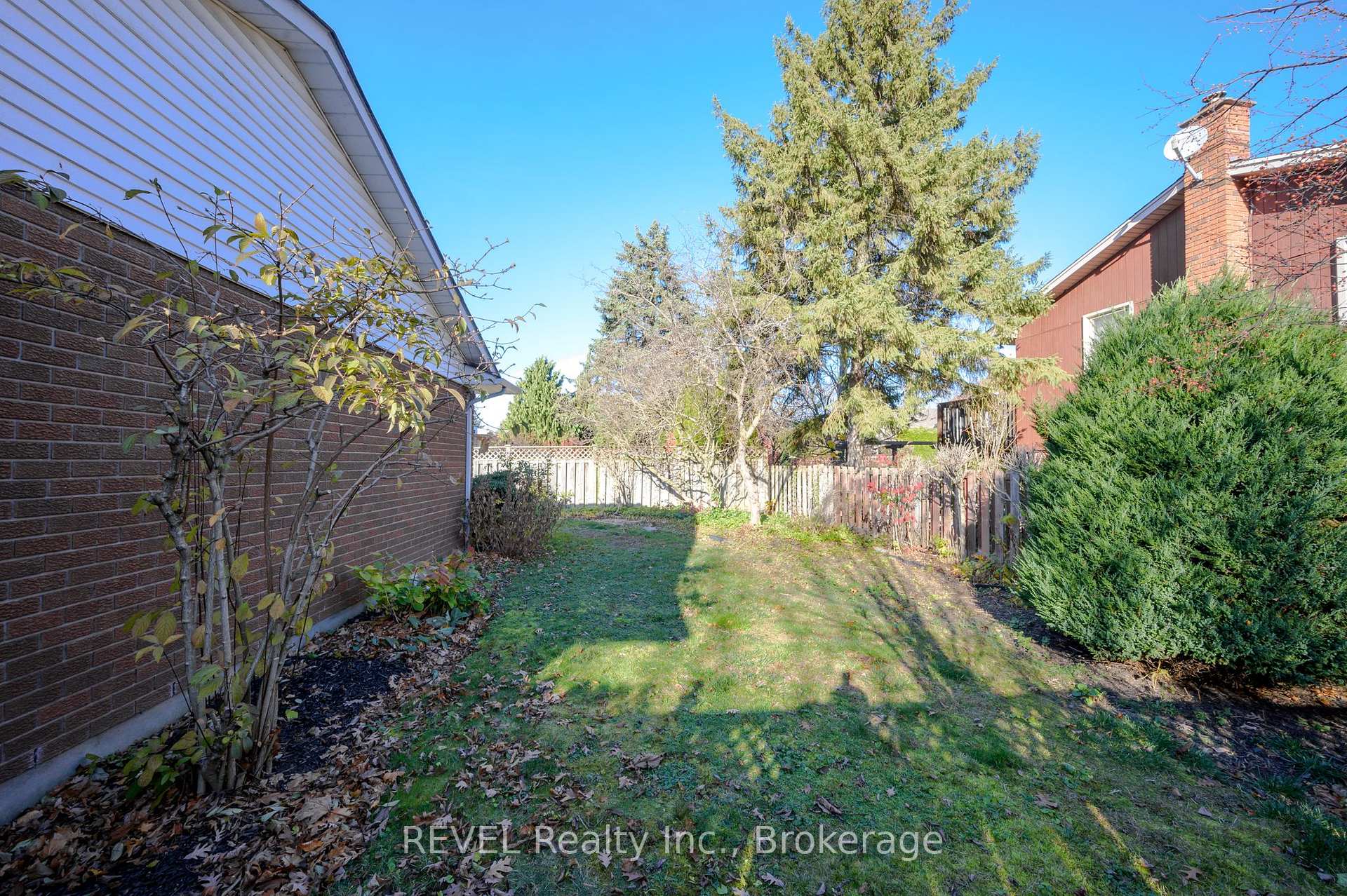 Photo 32 of 48 Port Master Drive, St. Catharines, Martindale Pond — HOMEH